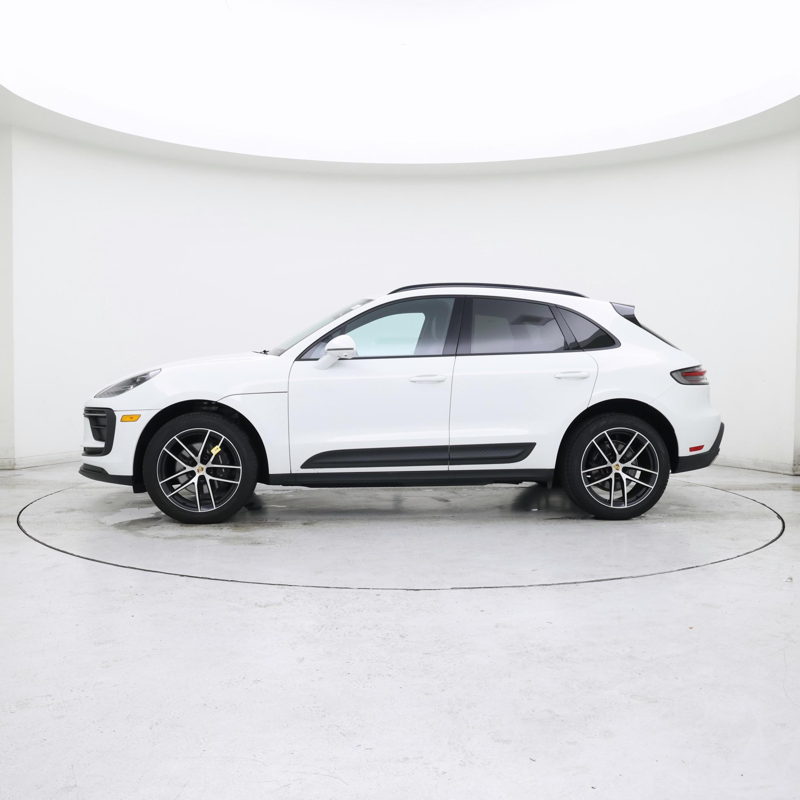 Thumbnail: 2023 Porsche Macan - 3