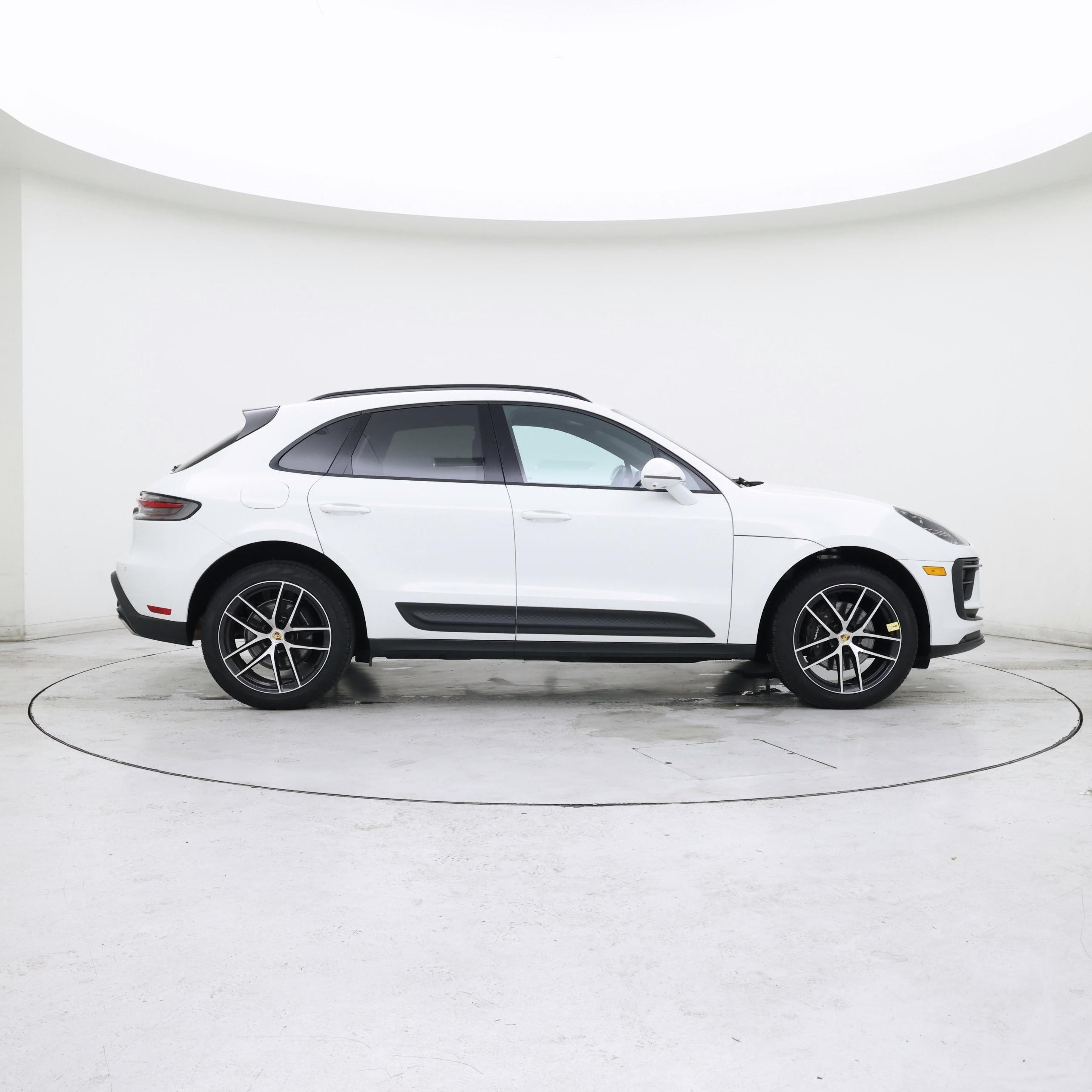 Thumbnail: 2023 Porsche Macan - 7