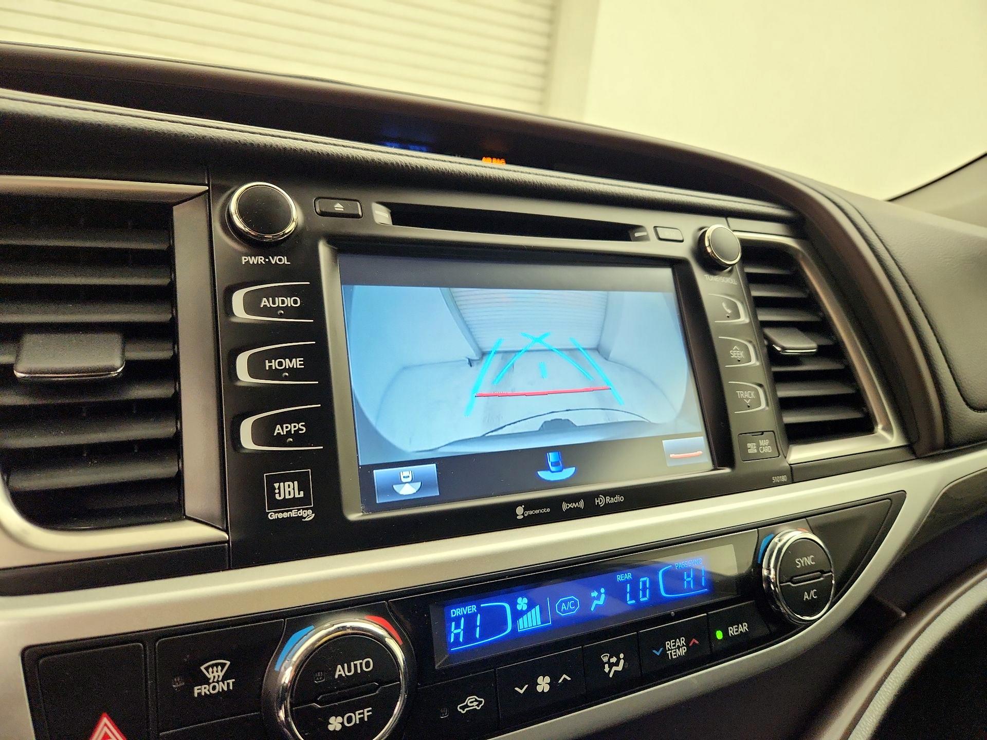 Thumbnail: 2018 Toyota Highlander - 14