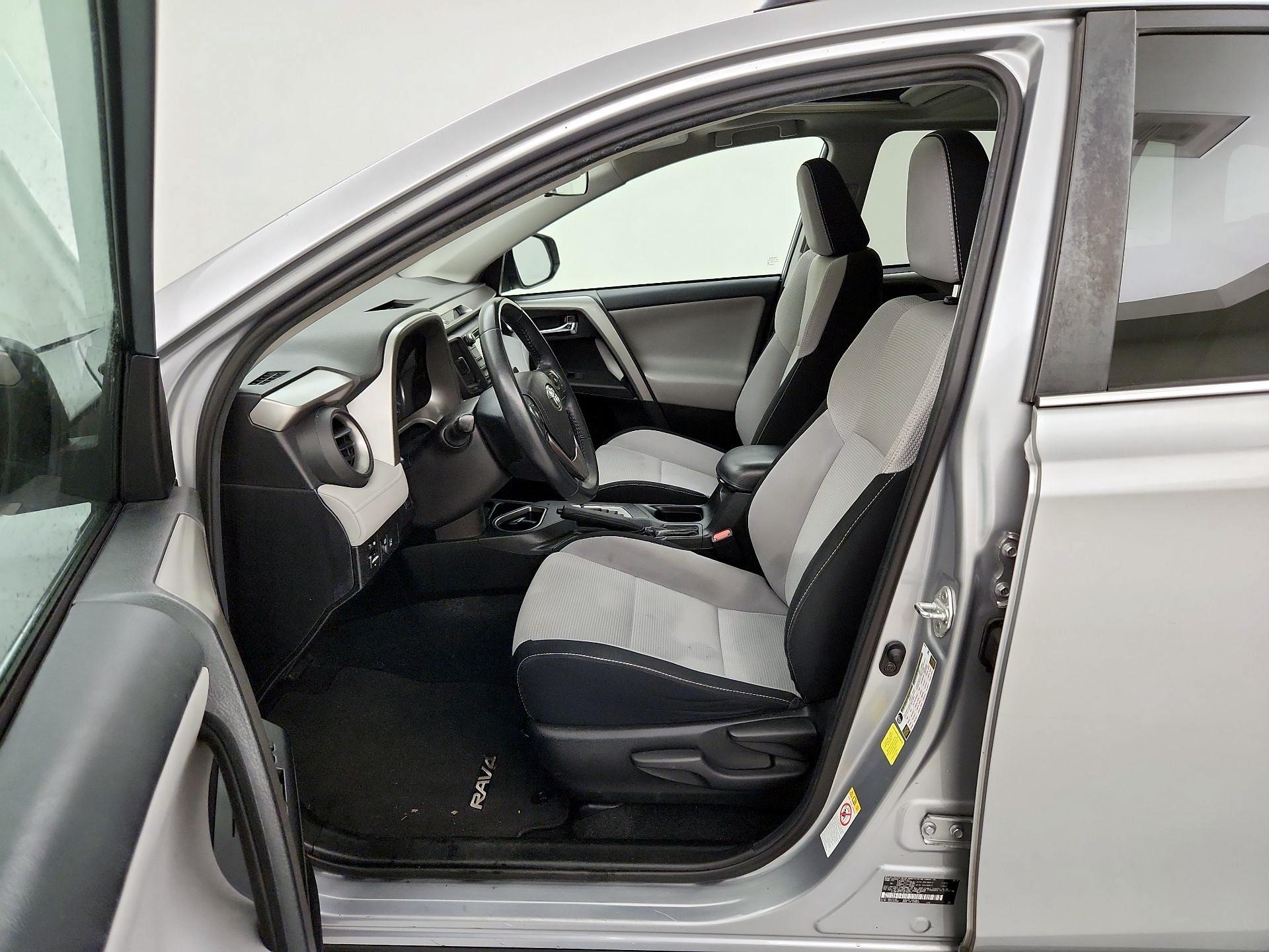 Thumbnail: 2018 Toyota RAV4 - 11