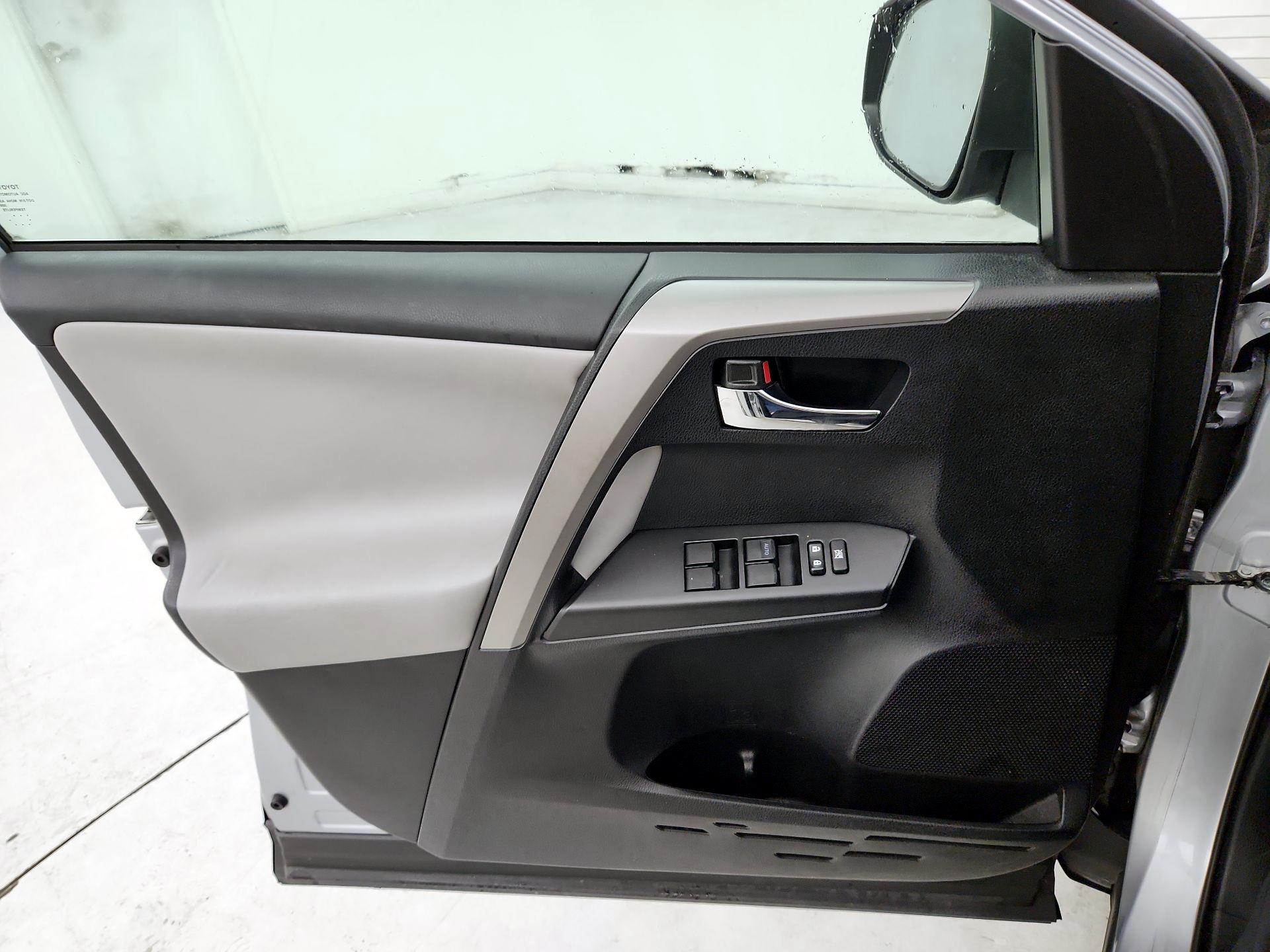 Thumbnail: 2018 Toyota RAV4 - 12