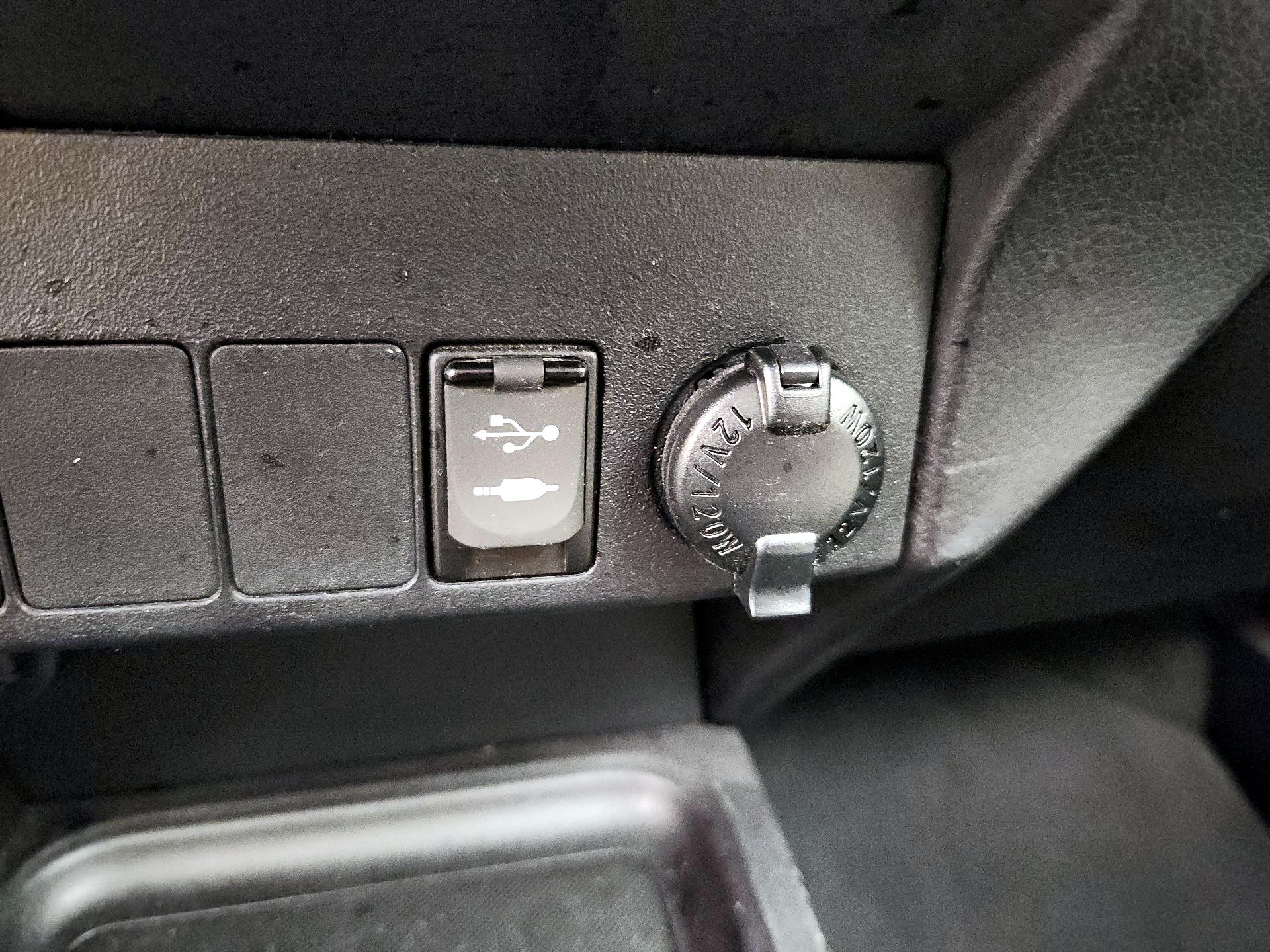 Thumbnail: 2018 Toyota RAV4 - 18