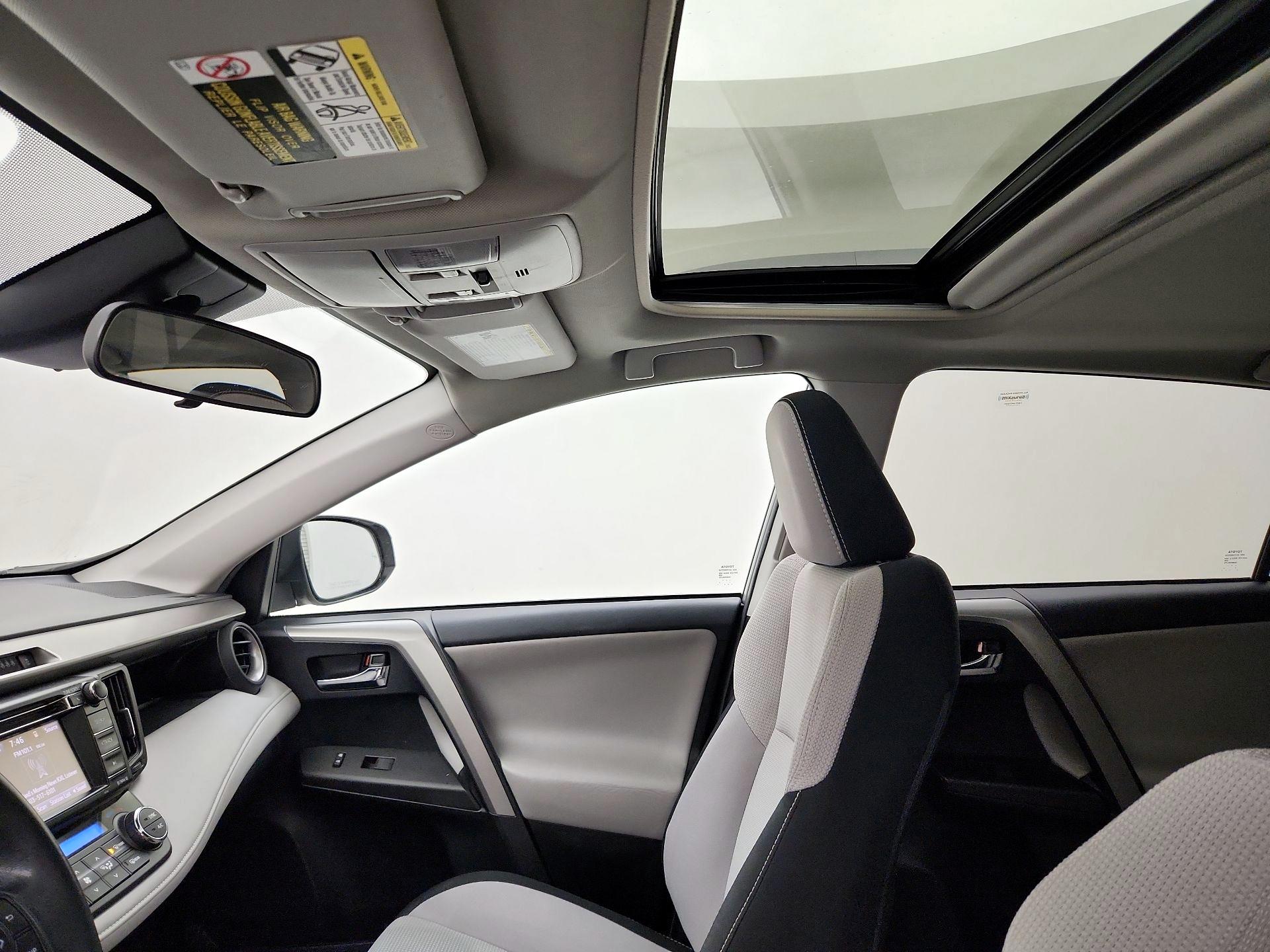 Thumbnail: 2018 Toyota RAV4 - 19