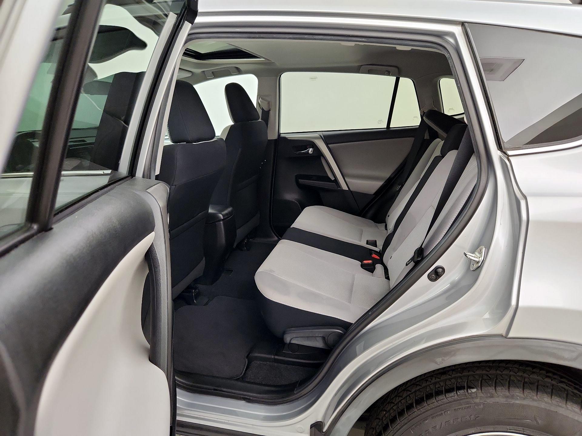 Thumbnail: 2018 Toyota RAV4 - 20