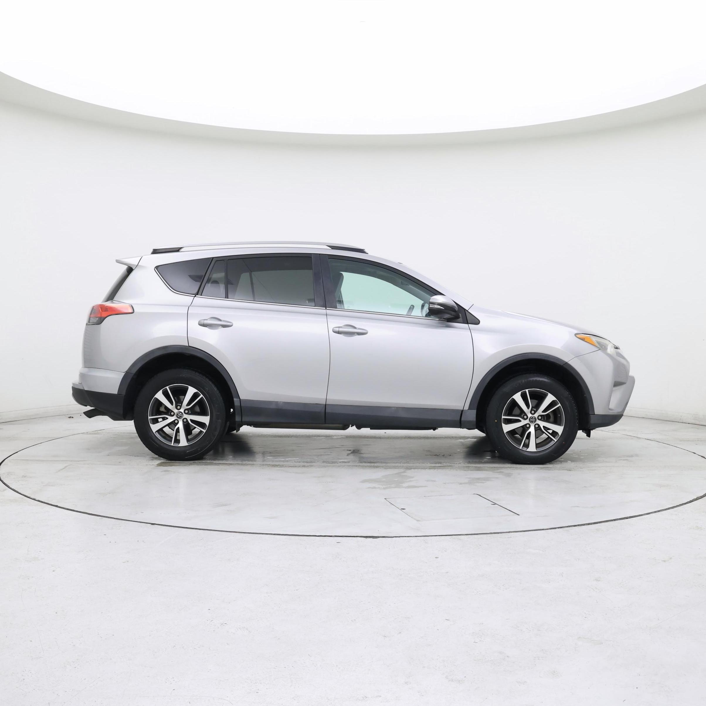 Thumbnail: 2018 Toyota RAV4 - 7