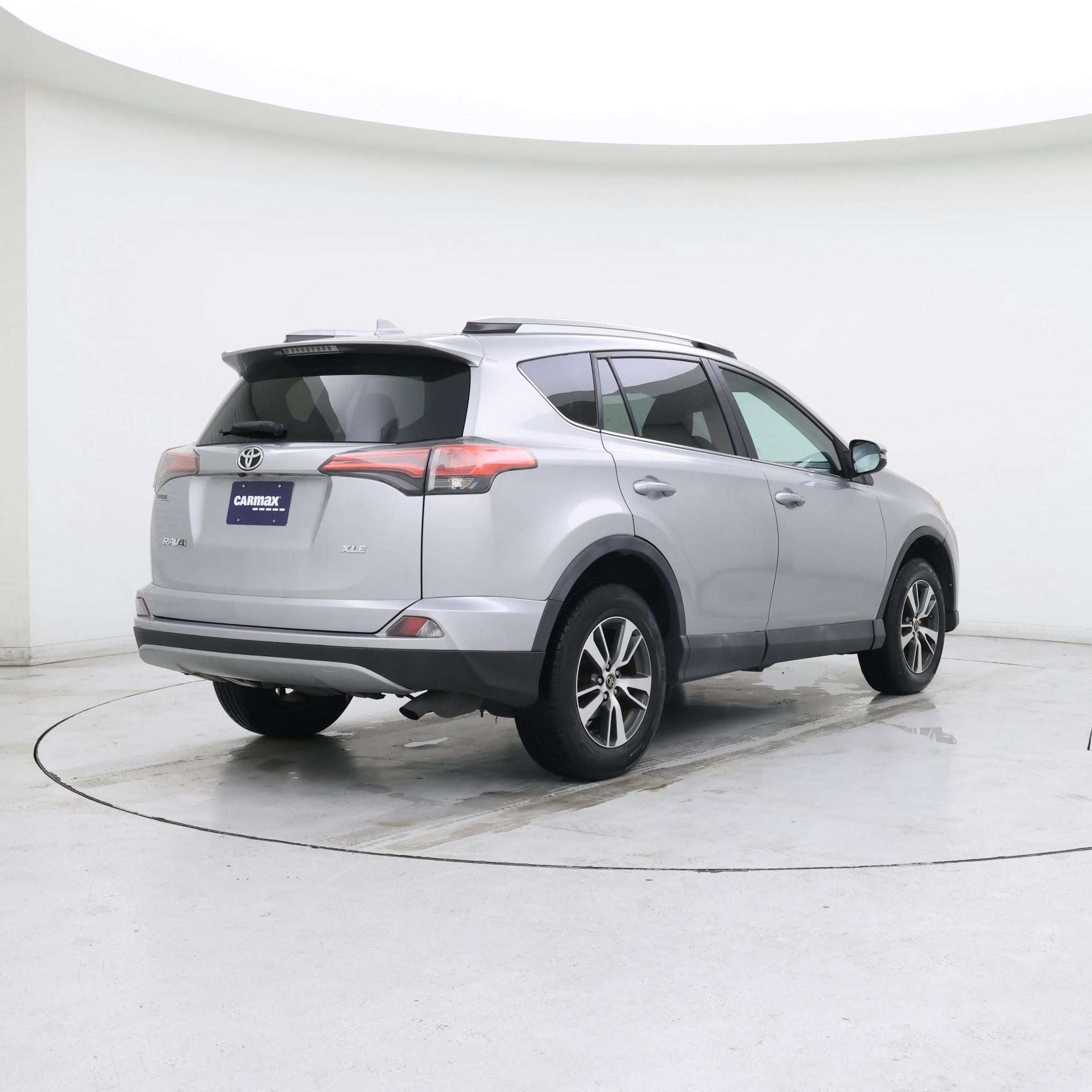 Thumbnail: 2018 Toyota RAV4 - 8