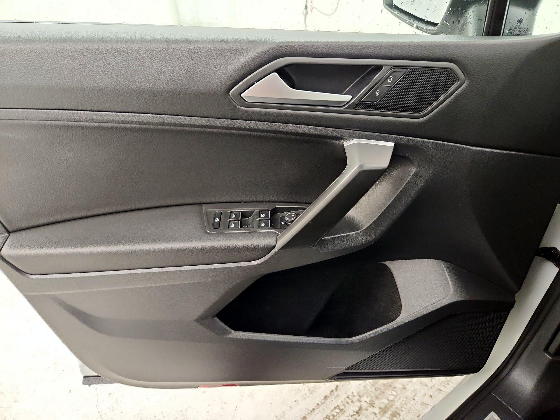 Thumbnail: 2021 Volkswagen Tiguan - 12