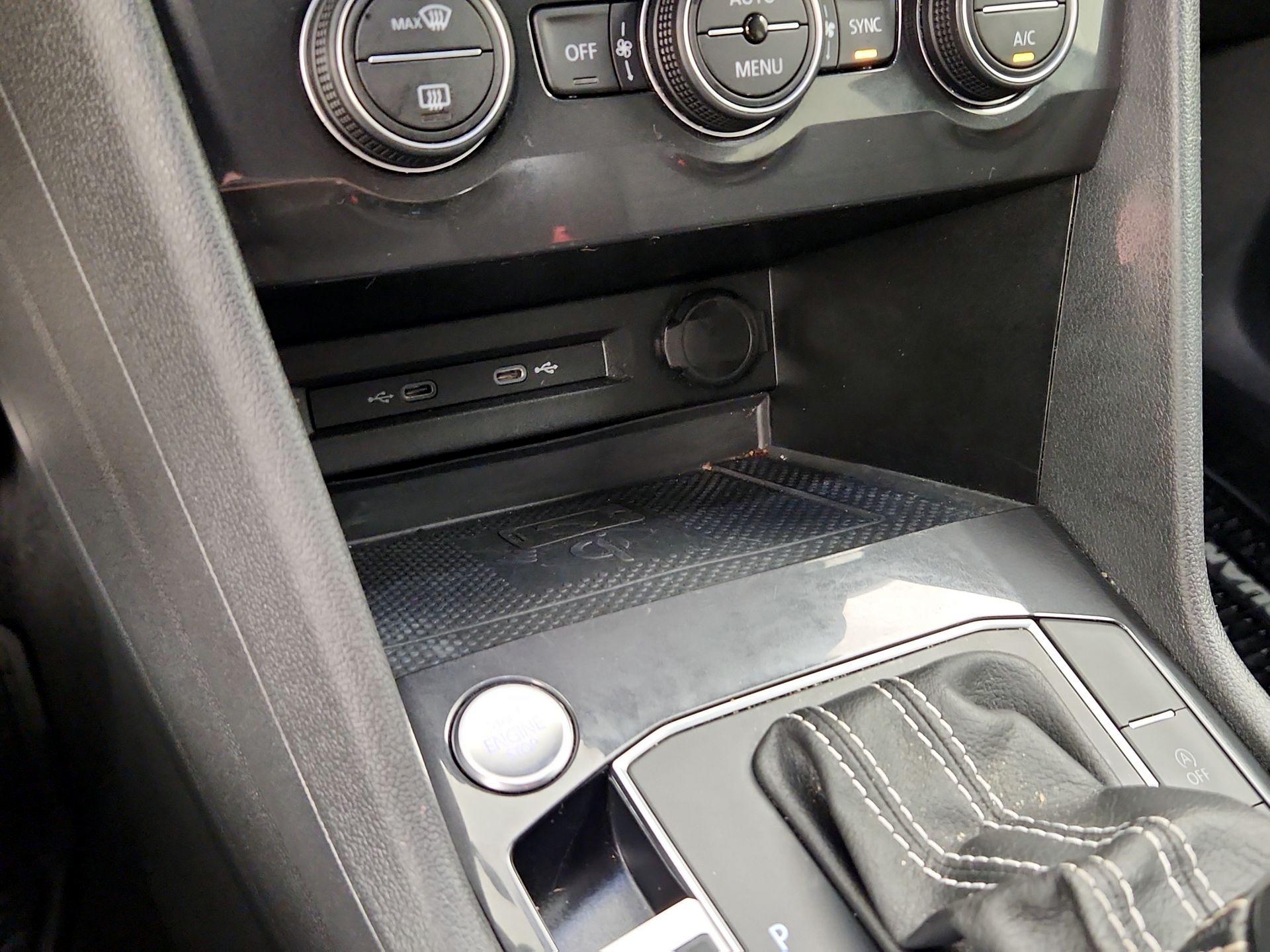 Thumbnail: 2021 Volkswagen Tiguan - 18