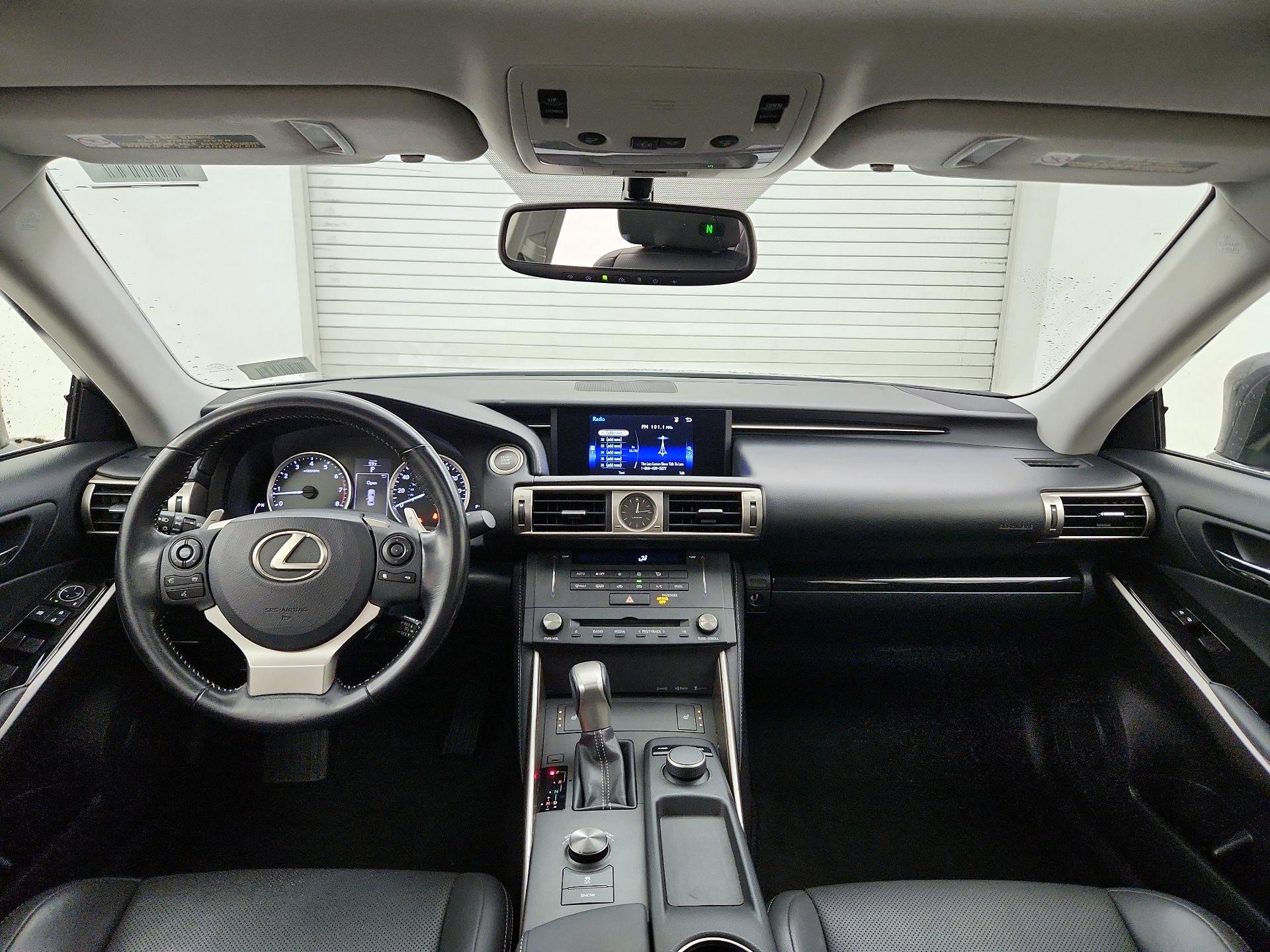 Thumbnail: 2016 Lexus IS - 9