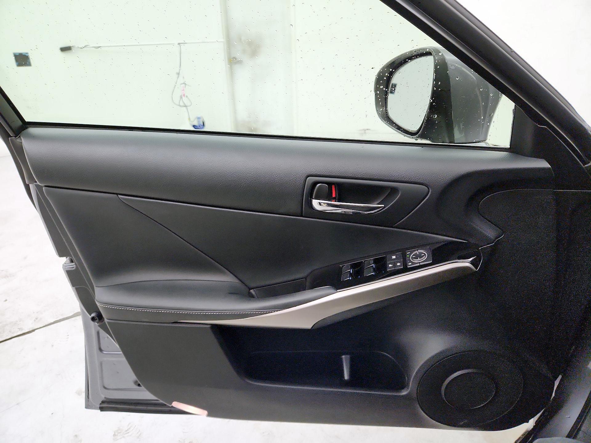 Thumbnail: 2016 Lexus IS - 12