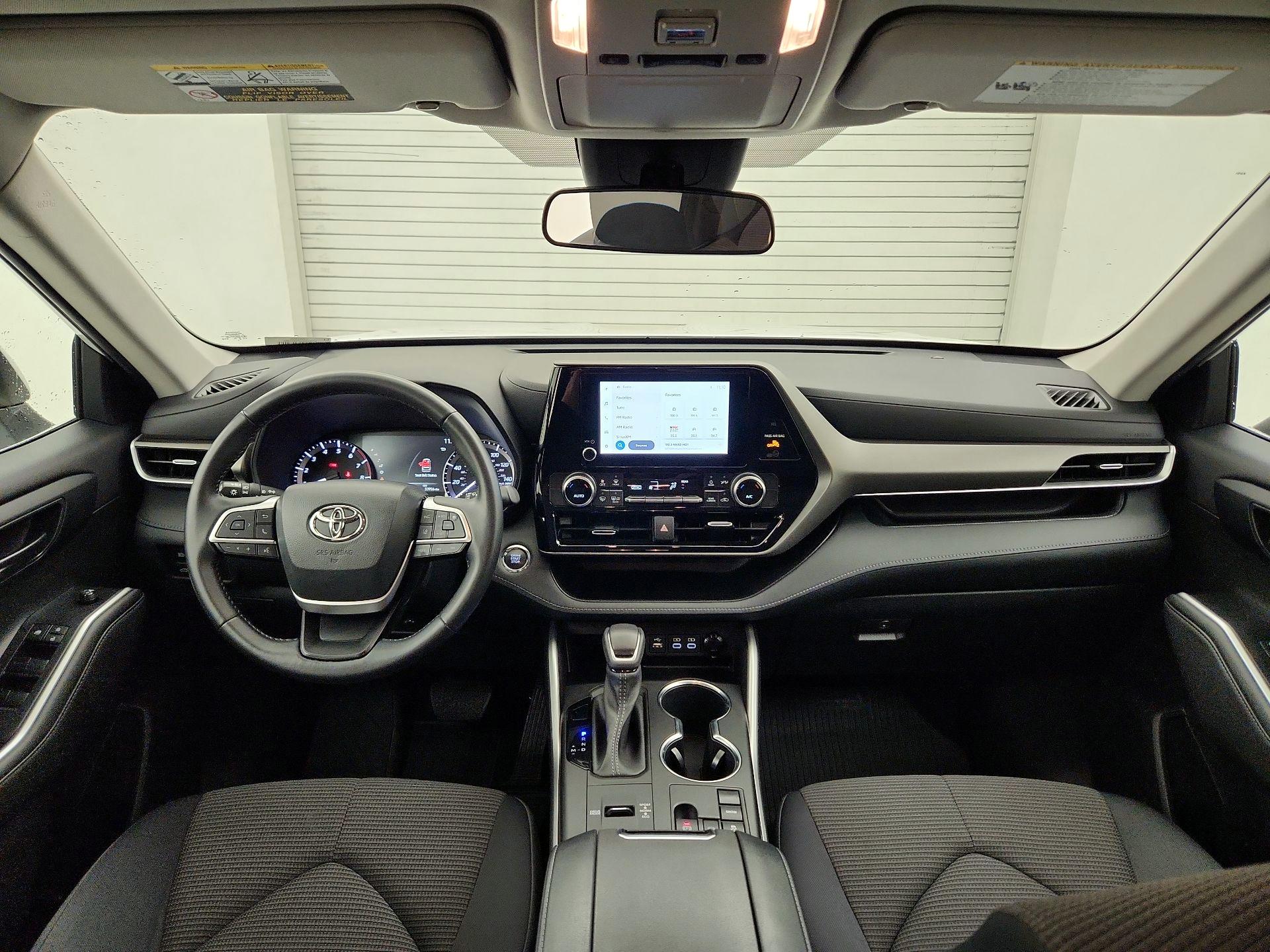 Thumbnail: 2023 Toyota Highlander - 9