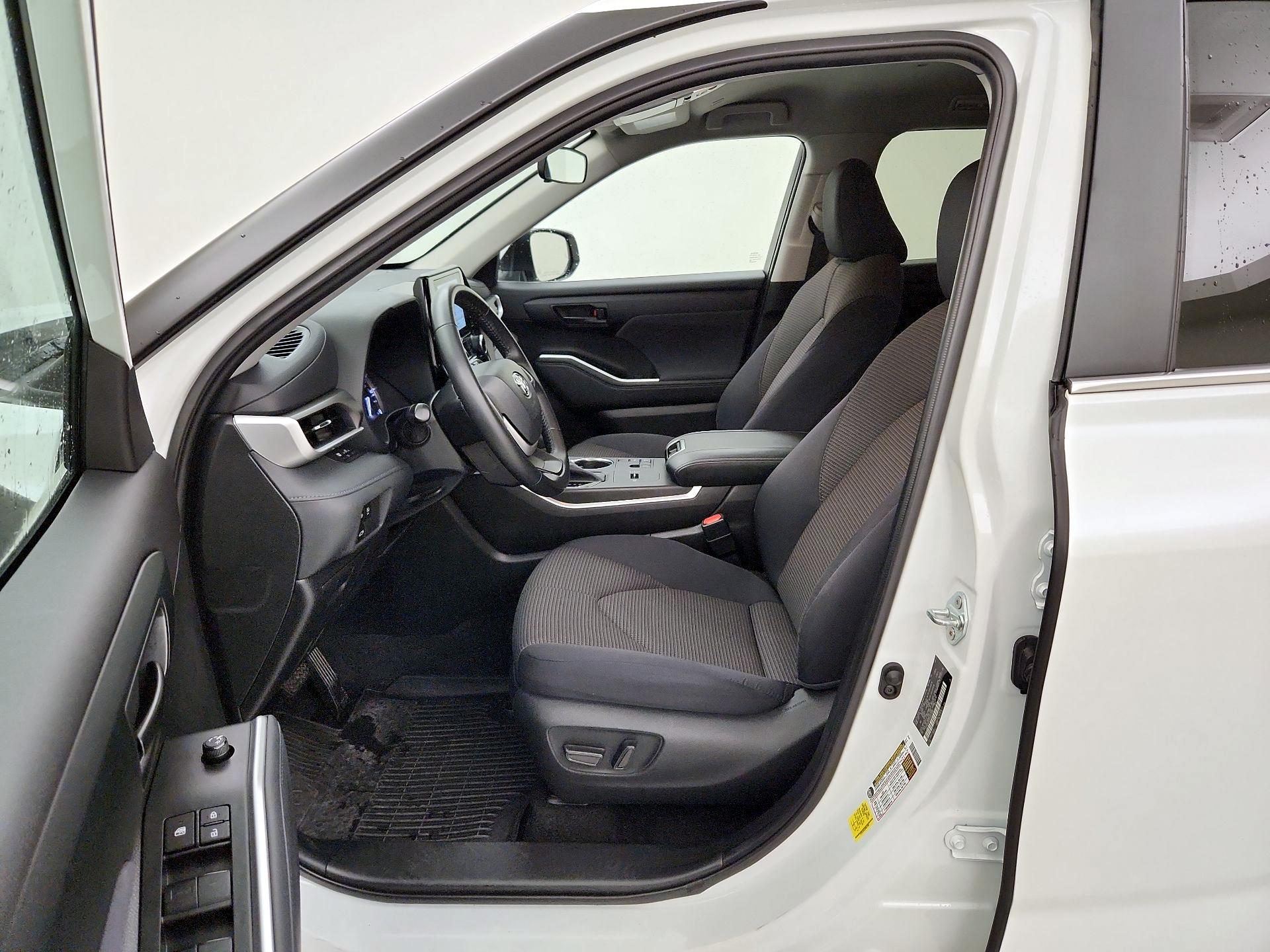 Thumbnail: 2023 Toyota Highlander - 11