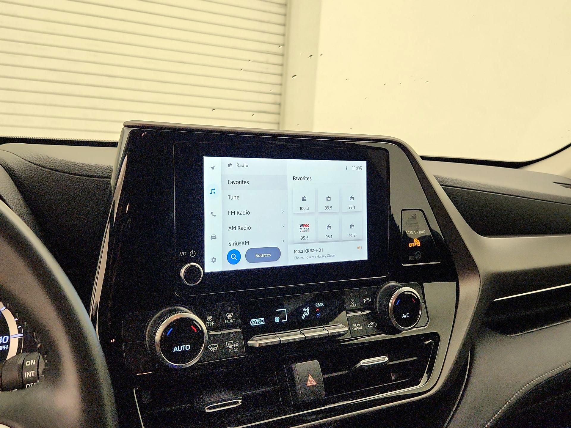 Thumbnail: 2023 Toyota Highlander - 15