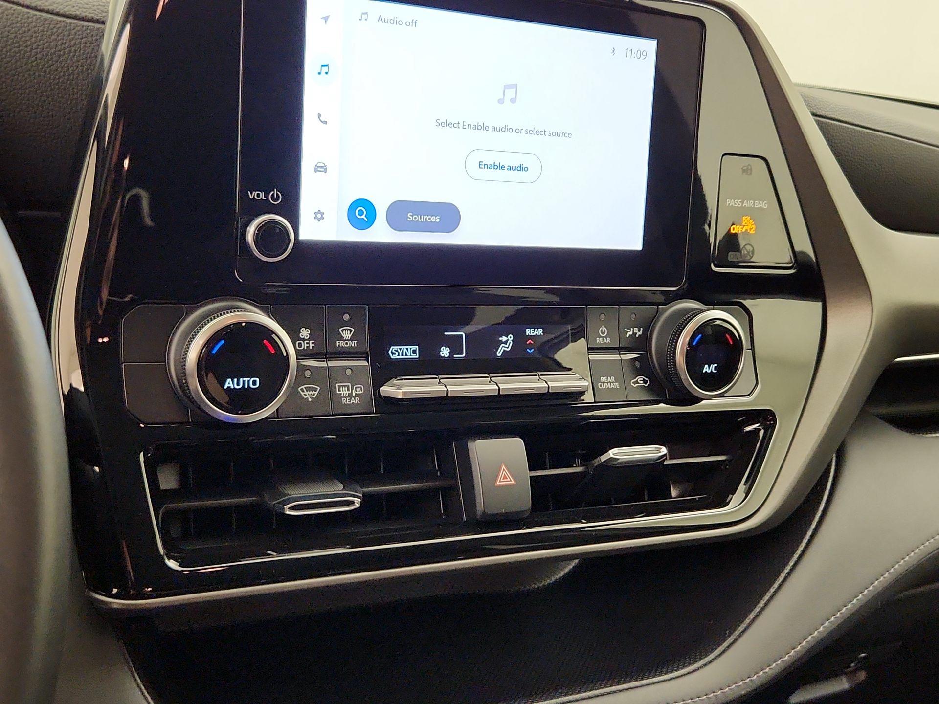 Thumbnail: 2023 Toyota Highlander - 16