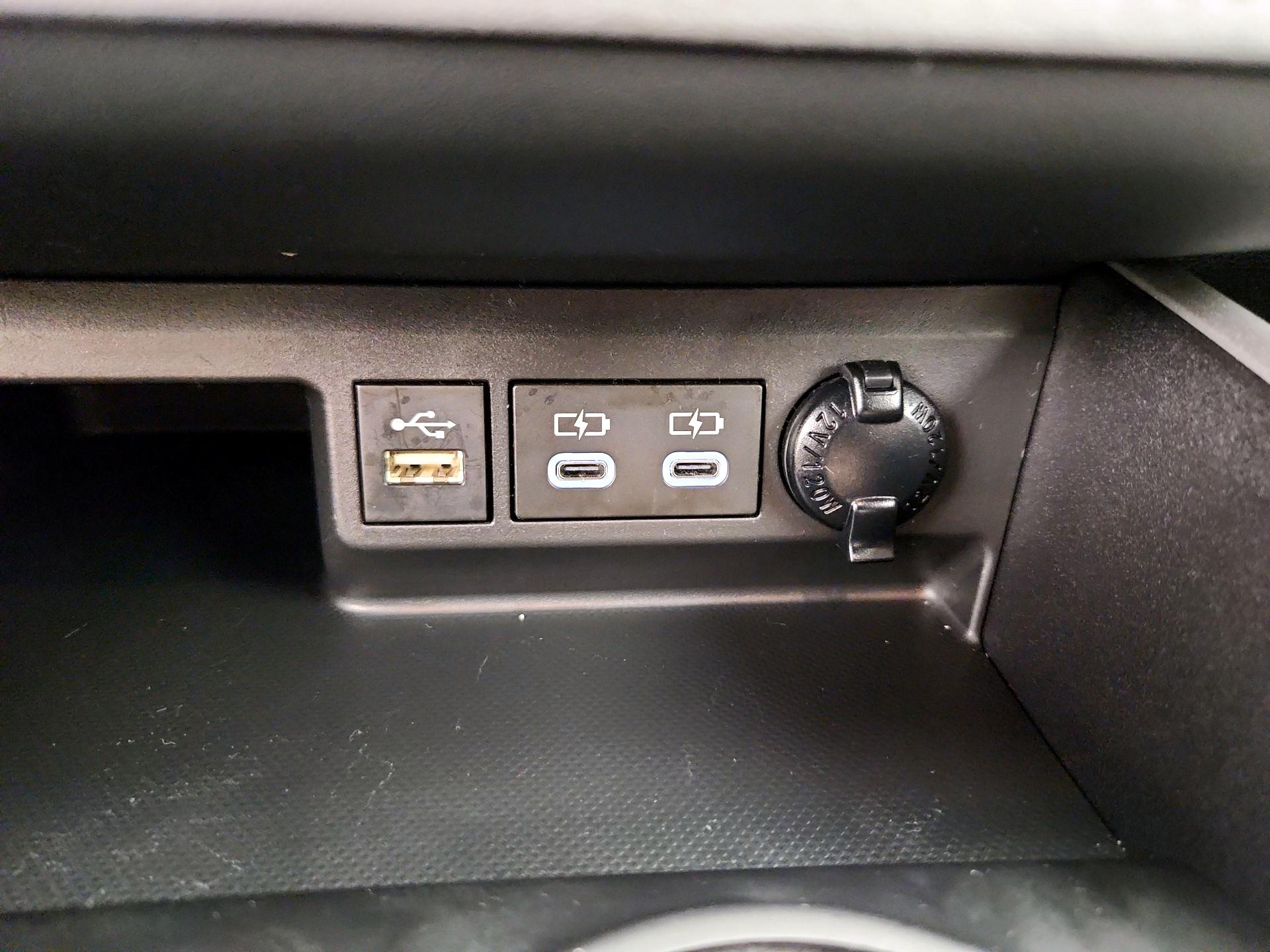 Thumbnail: 2023 Toyota Highlander - 18