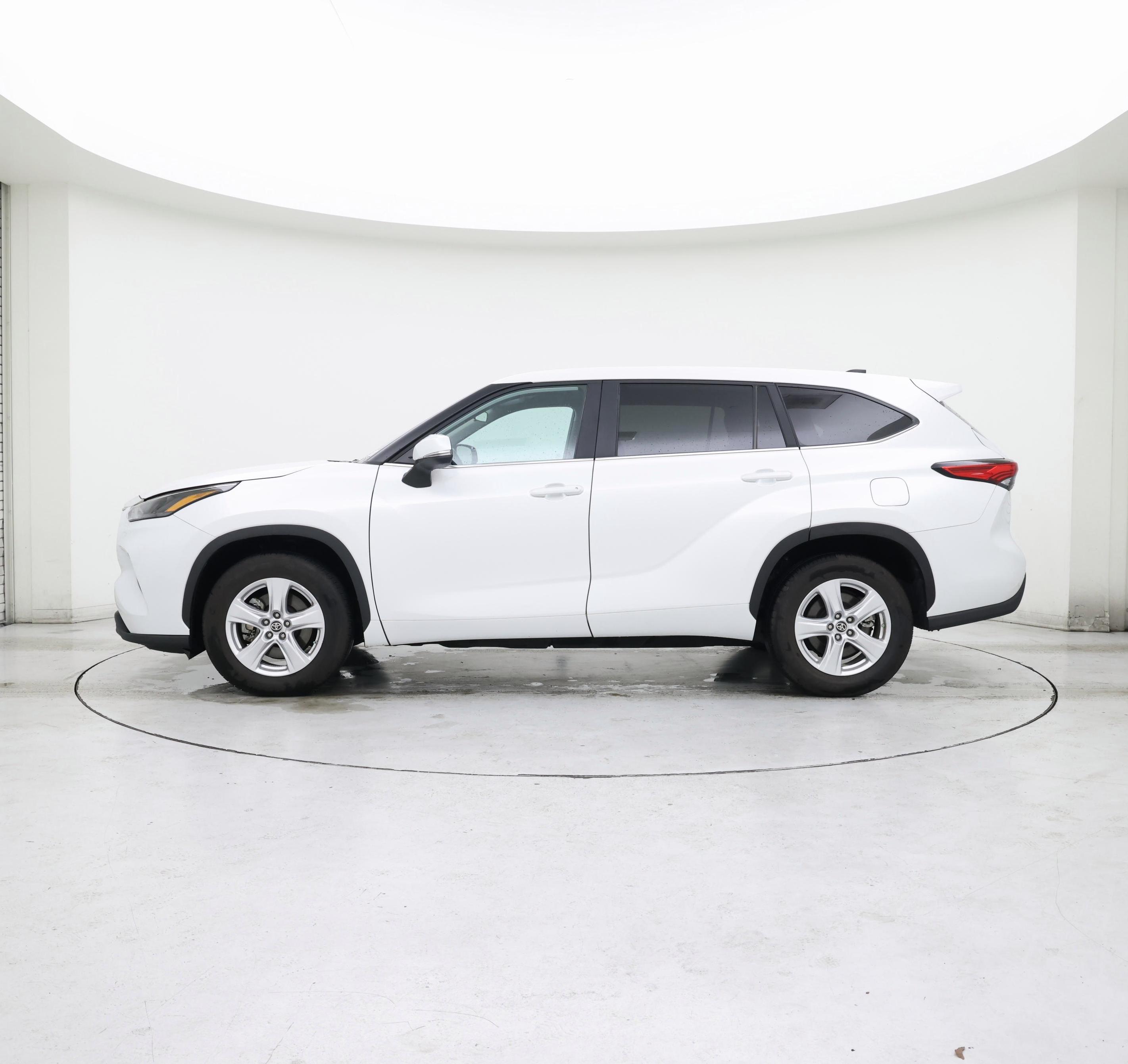 Thumbnail: 2023 Toyota Highlander - 3