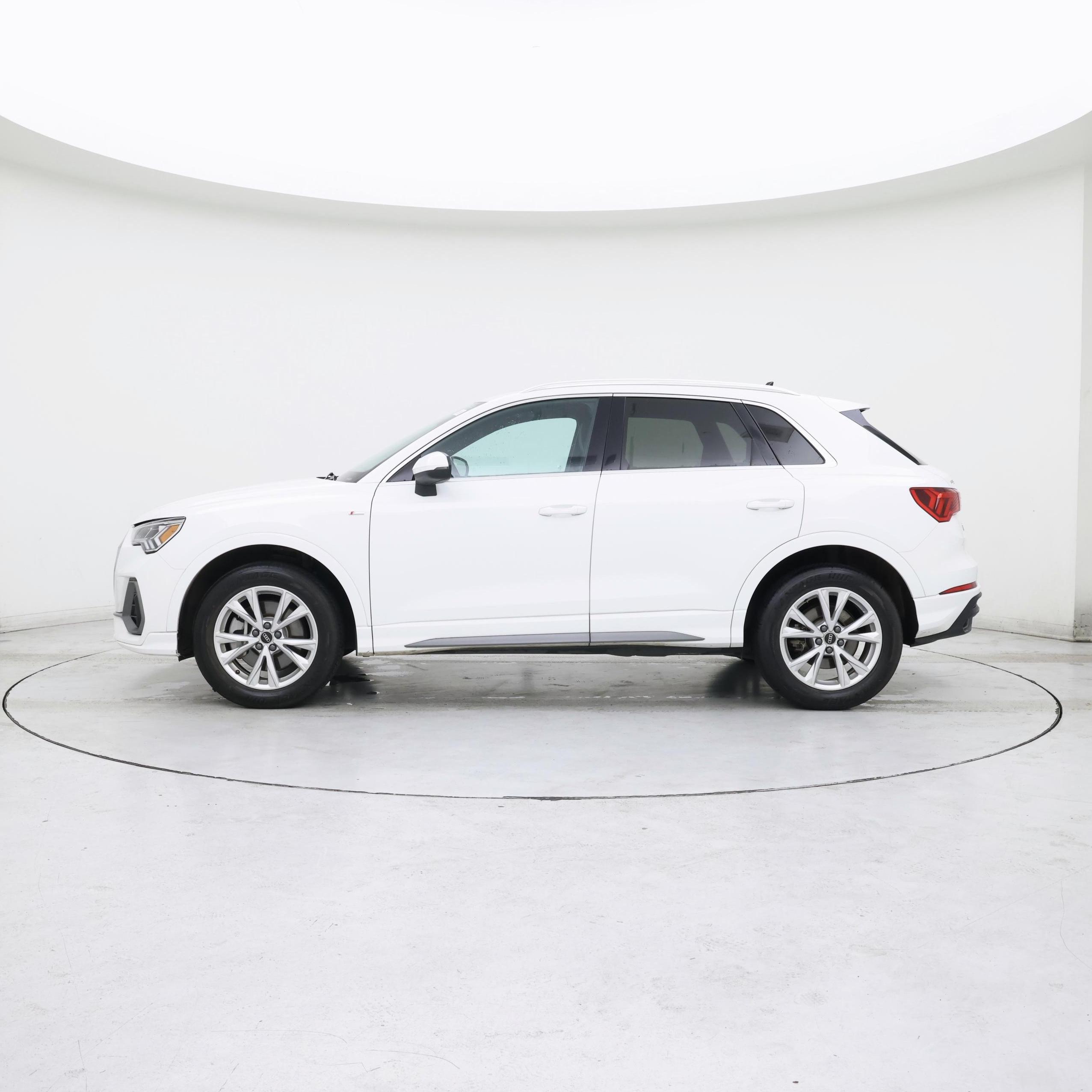 Thumbnail: 2023 Audi Q3 - 3