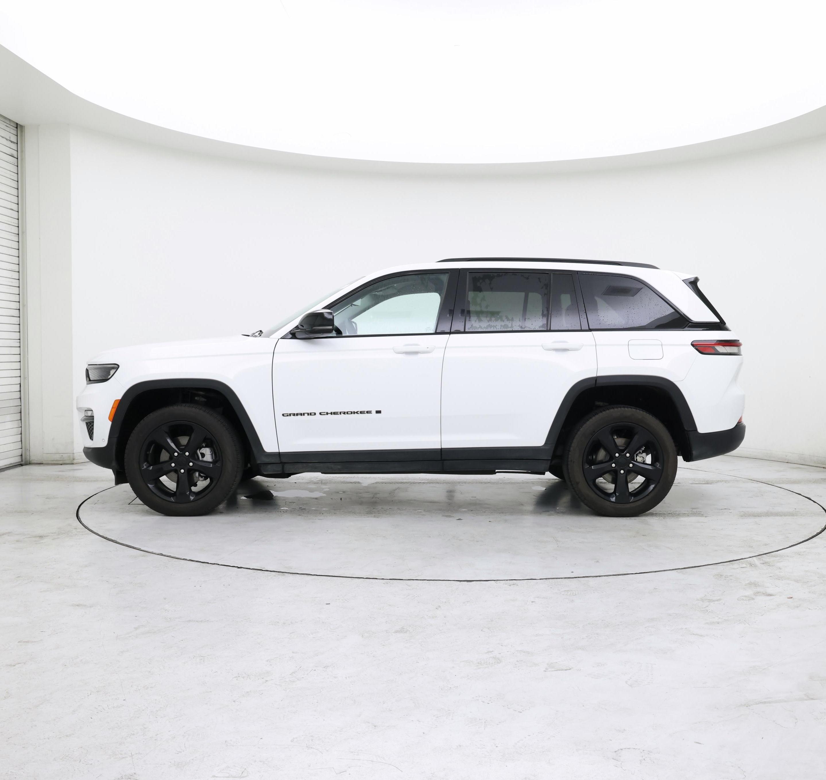Thumbnail: 2023 Jeep Grand Cherokee - 3
