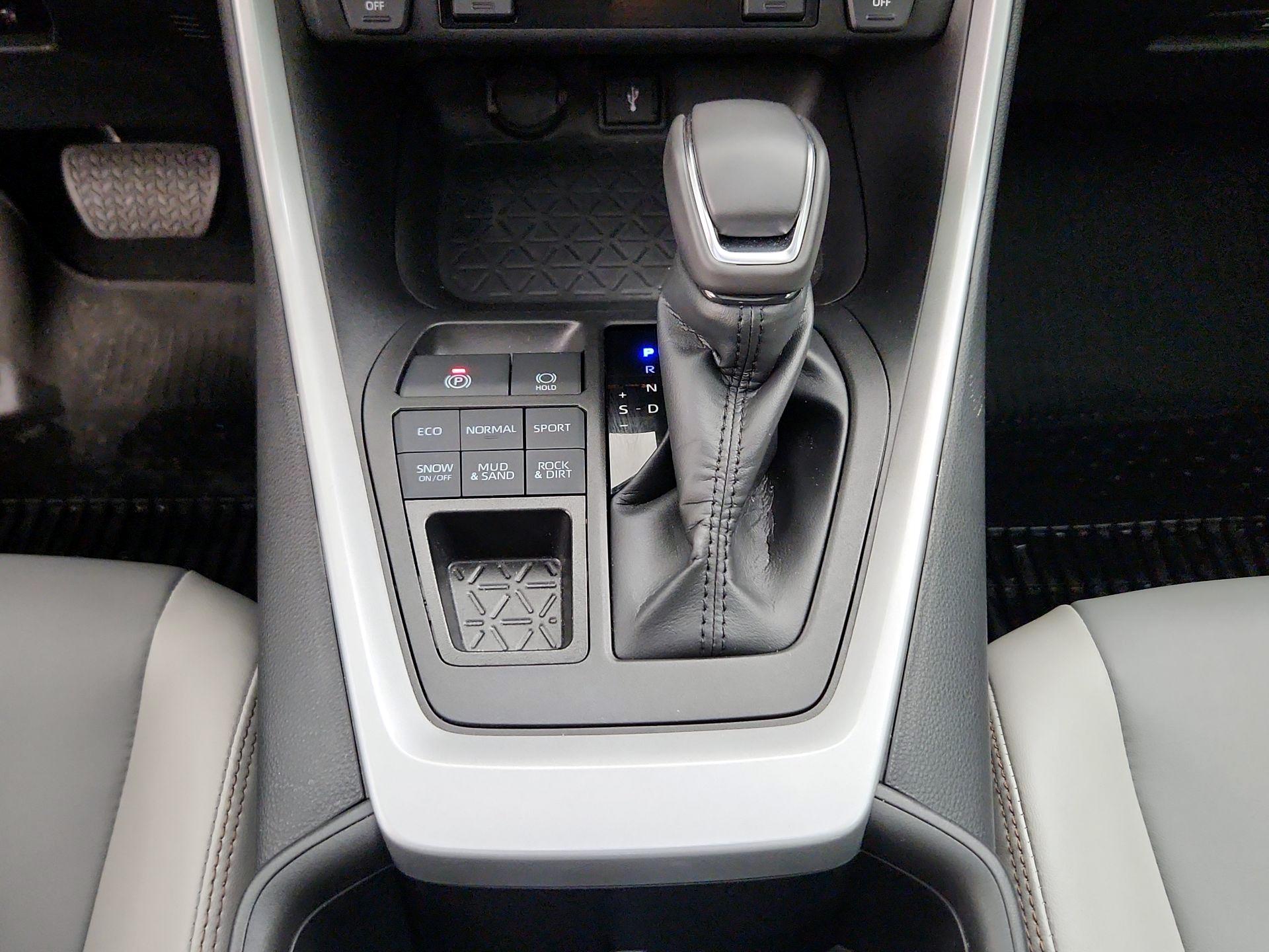 Thumbnail: 2022 Toyota RAV4 - 17