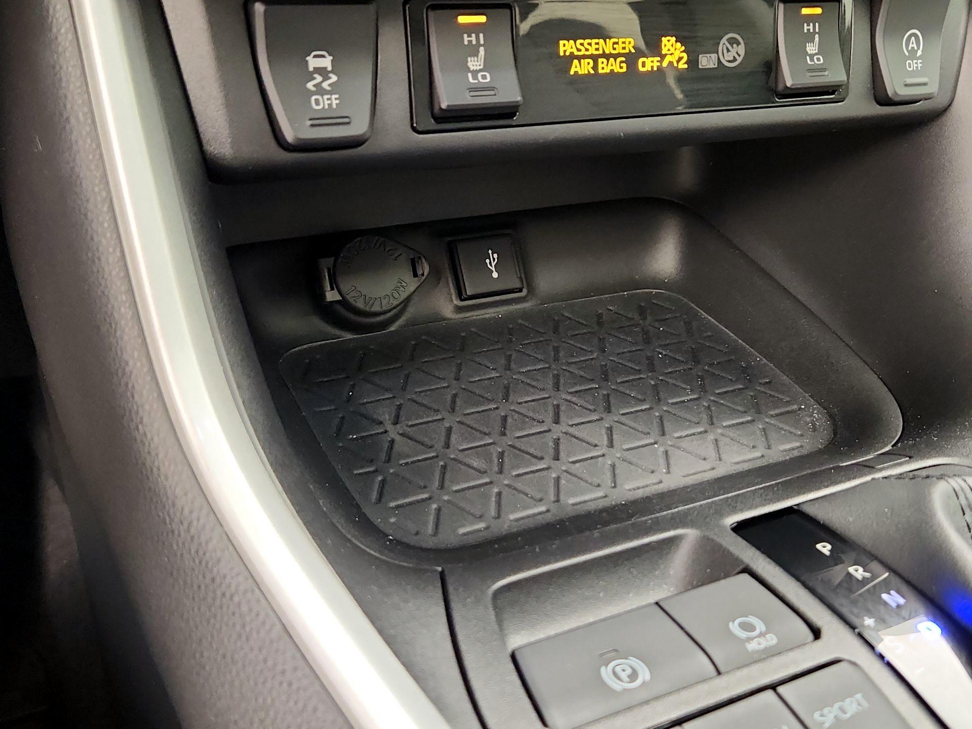 Thumbnail: 2022 Toyota RAV4 - 18