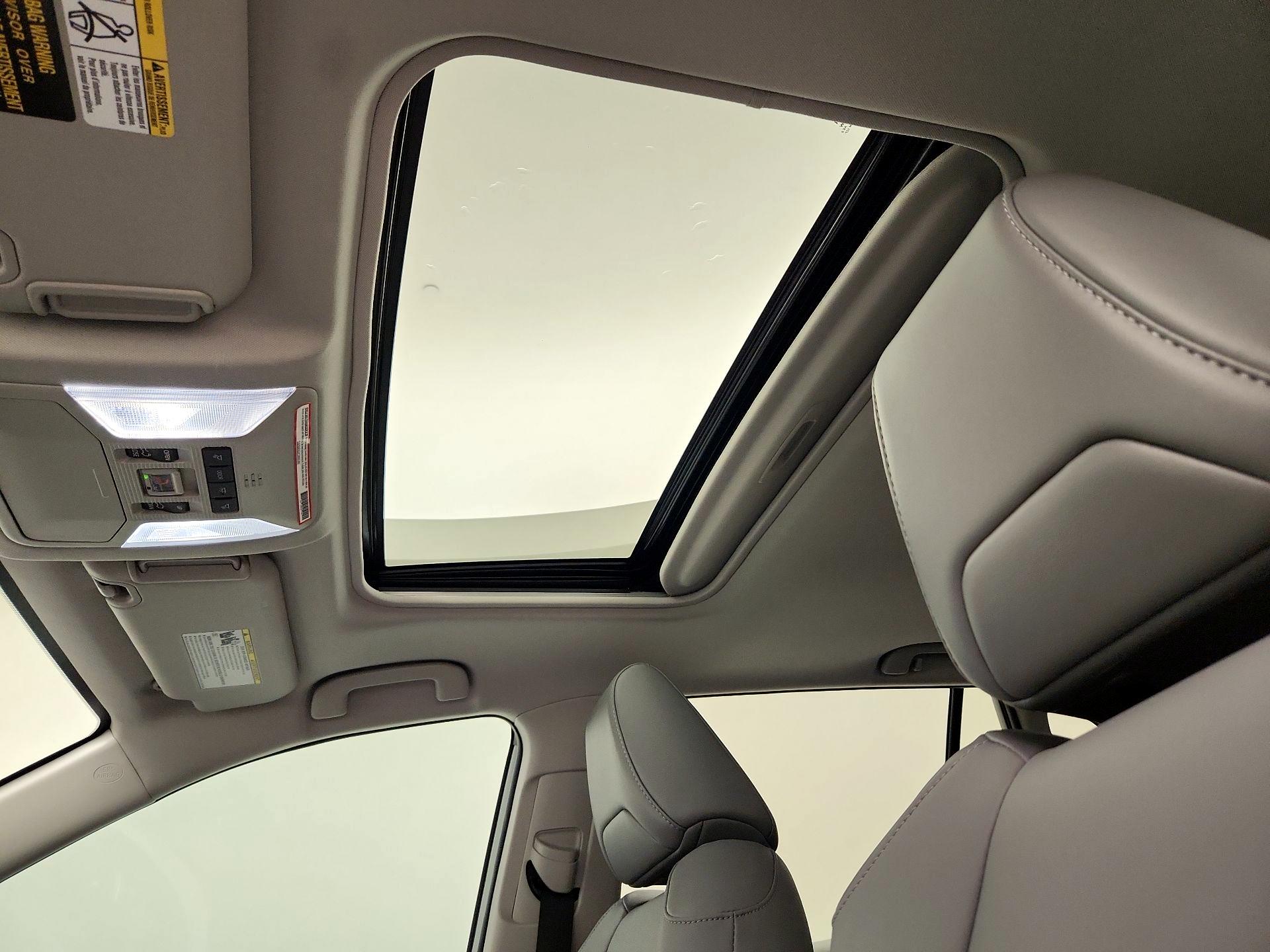 Thumbnail: 2022 Toyota RAV4 - 19