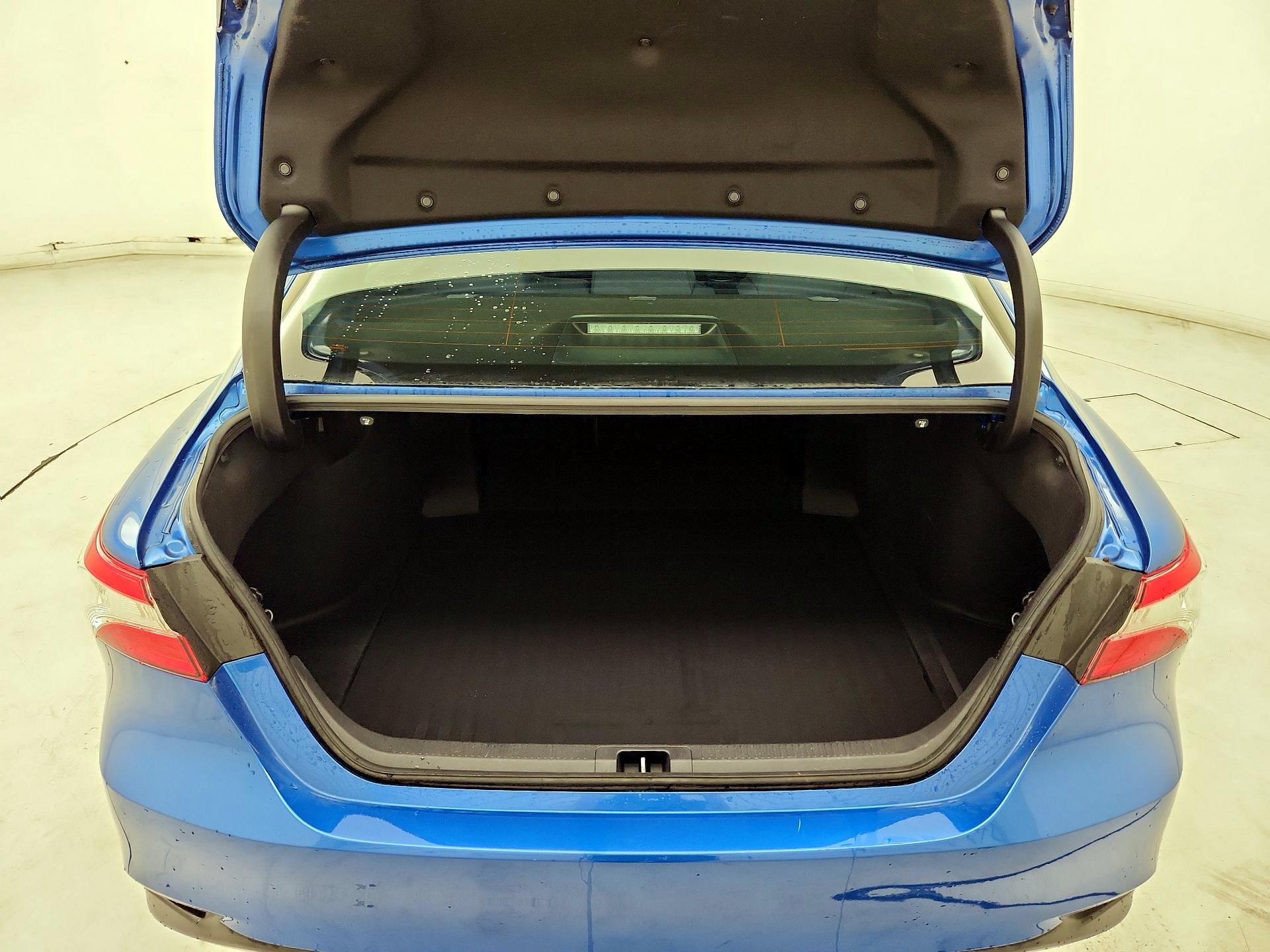 Thumbnail: 2020 Toyota Camry - 20