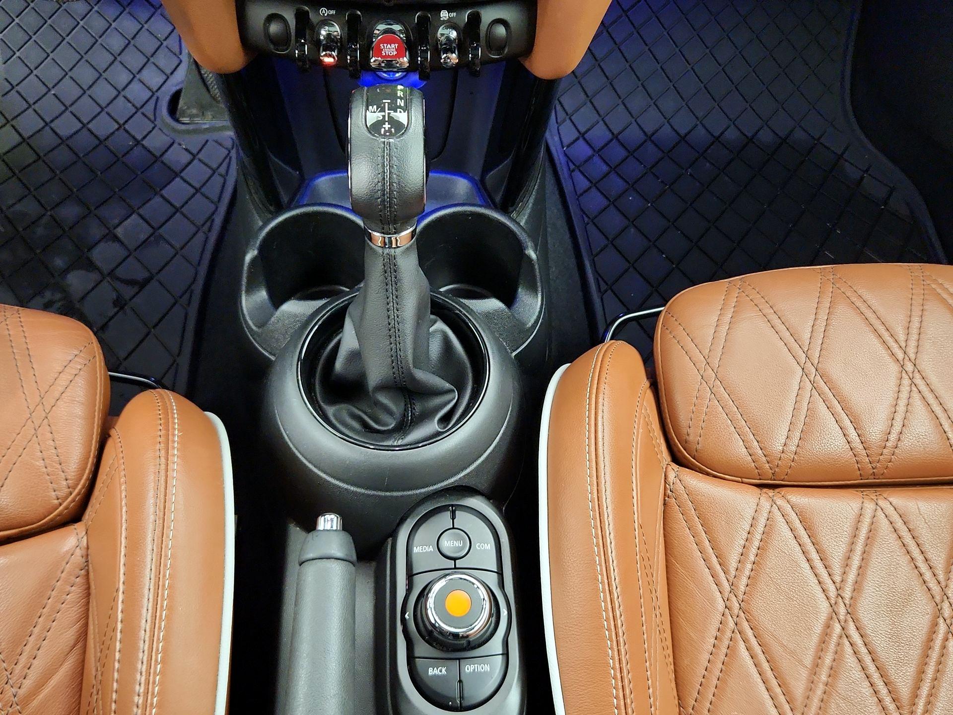 Thumbnail: 2019 MINI Cooper Hardtop - 17