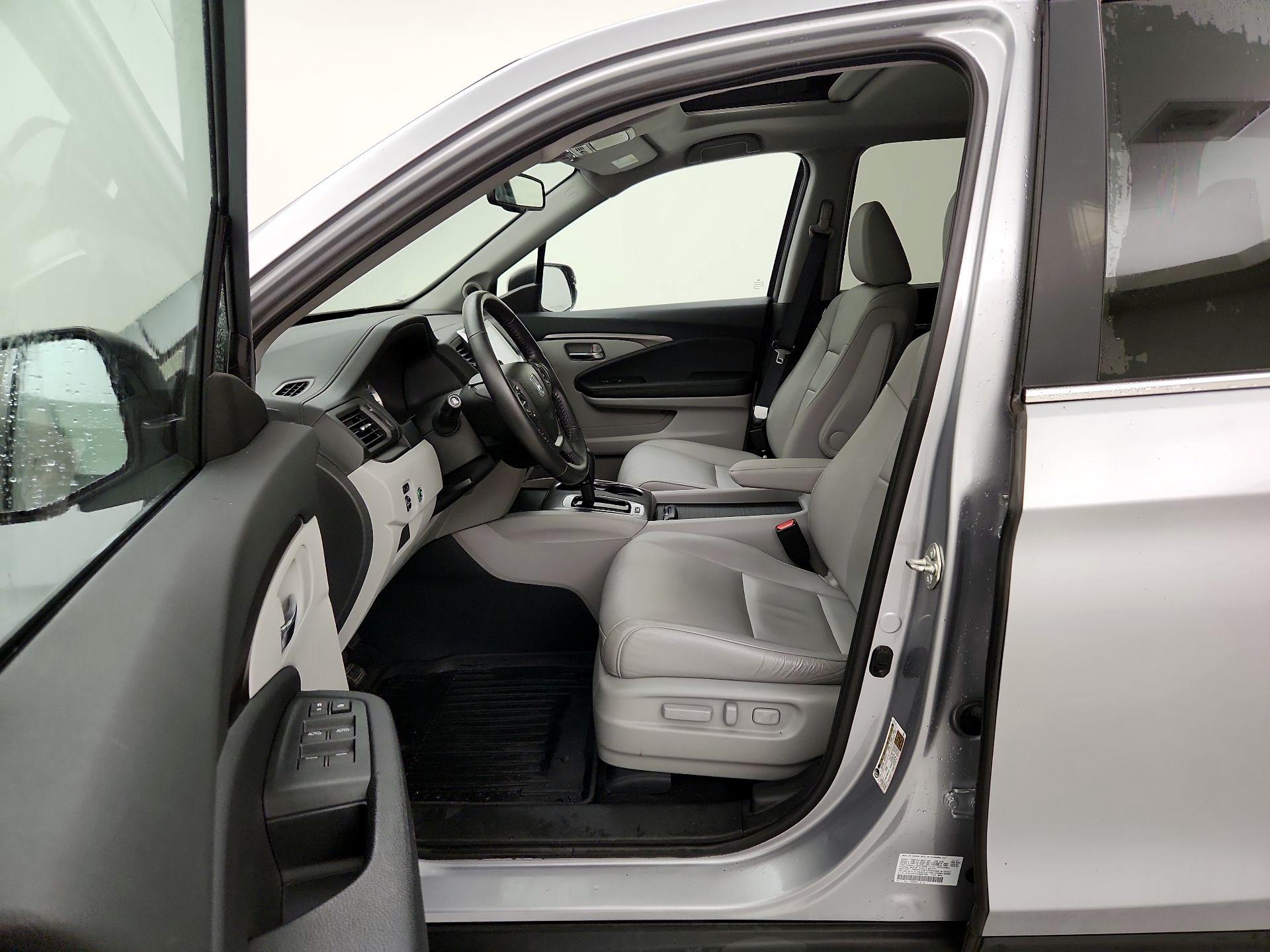 Thumbnail: 2017 Honda Pilot - 11