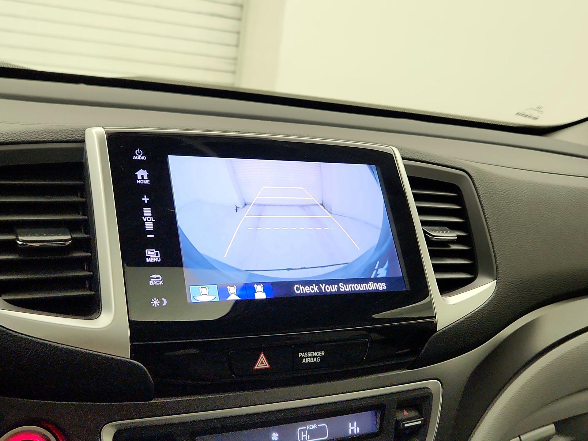 Thumbnail: 2017 Honda Pilot - 15