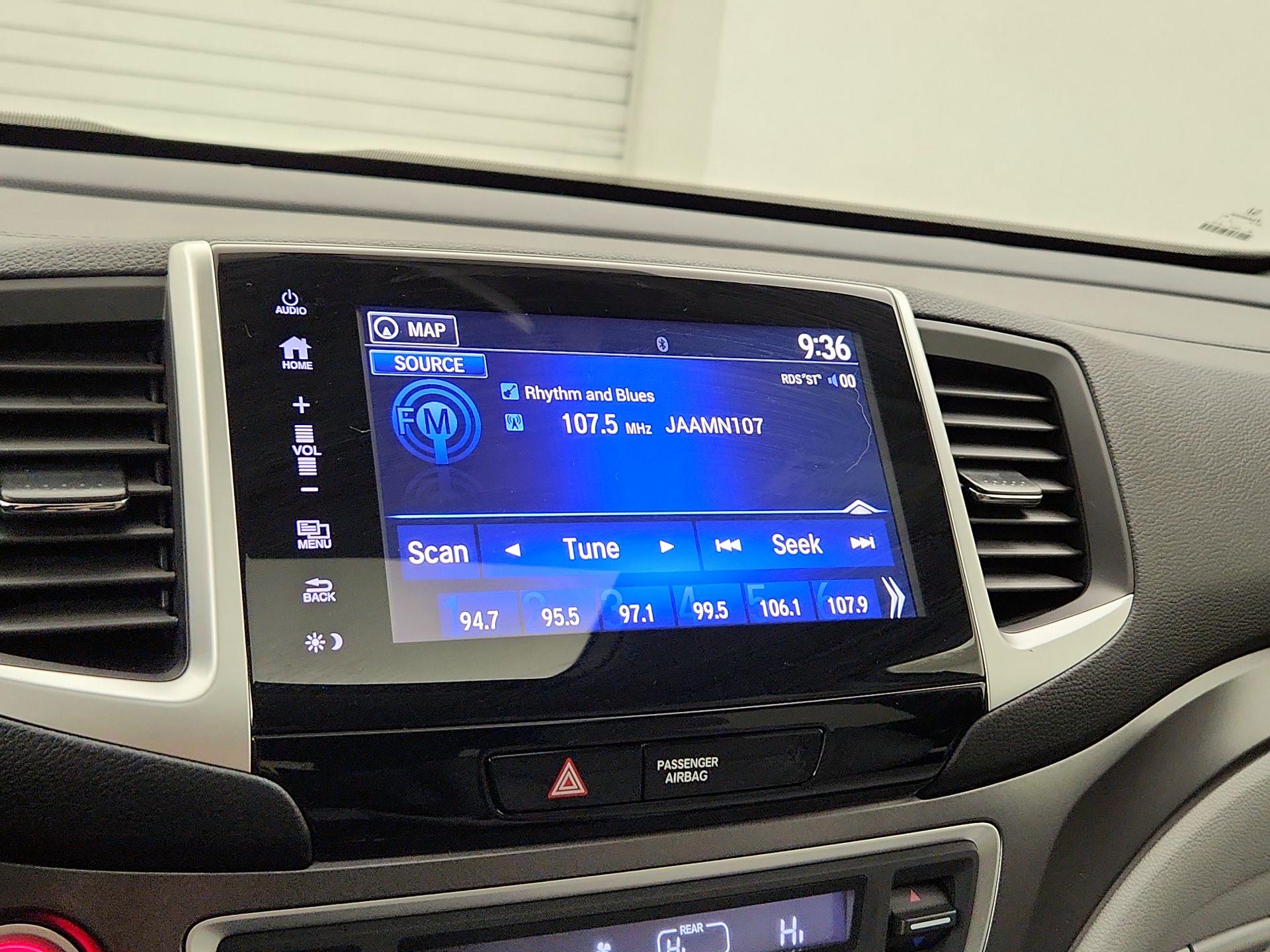 Thumbnail: 2017 Honda Pilot - 16