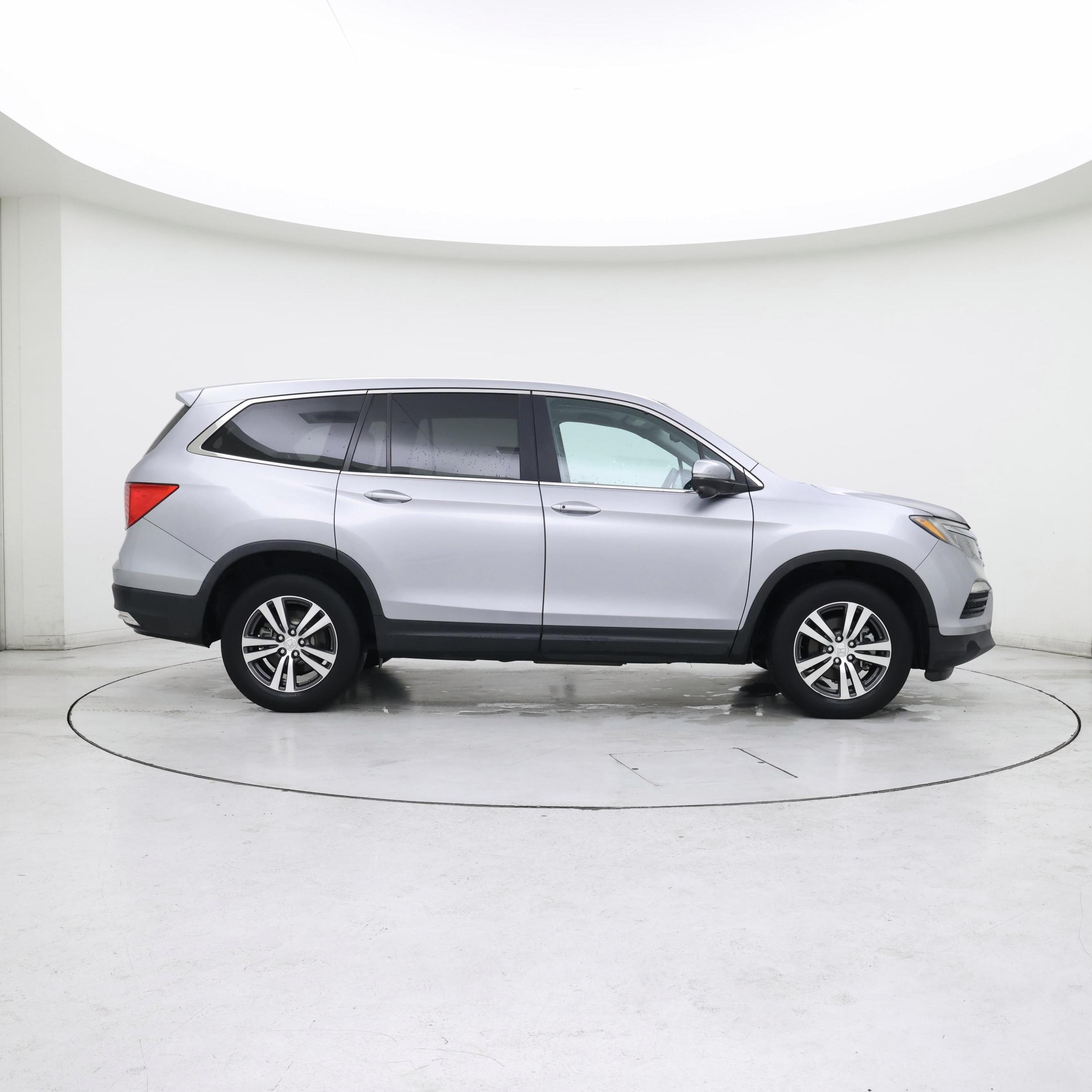 Thumbnail: 2017 Honda Pilot - 7