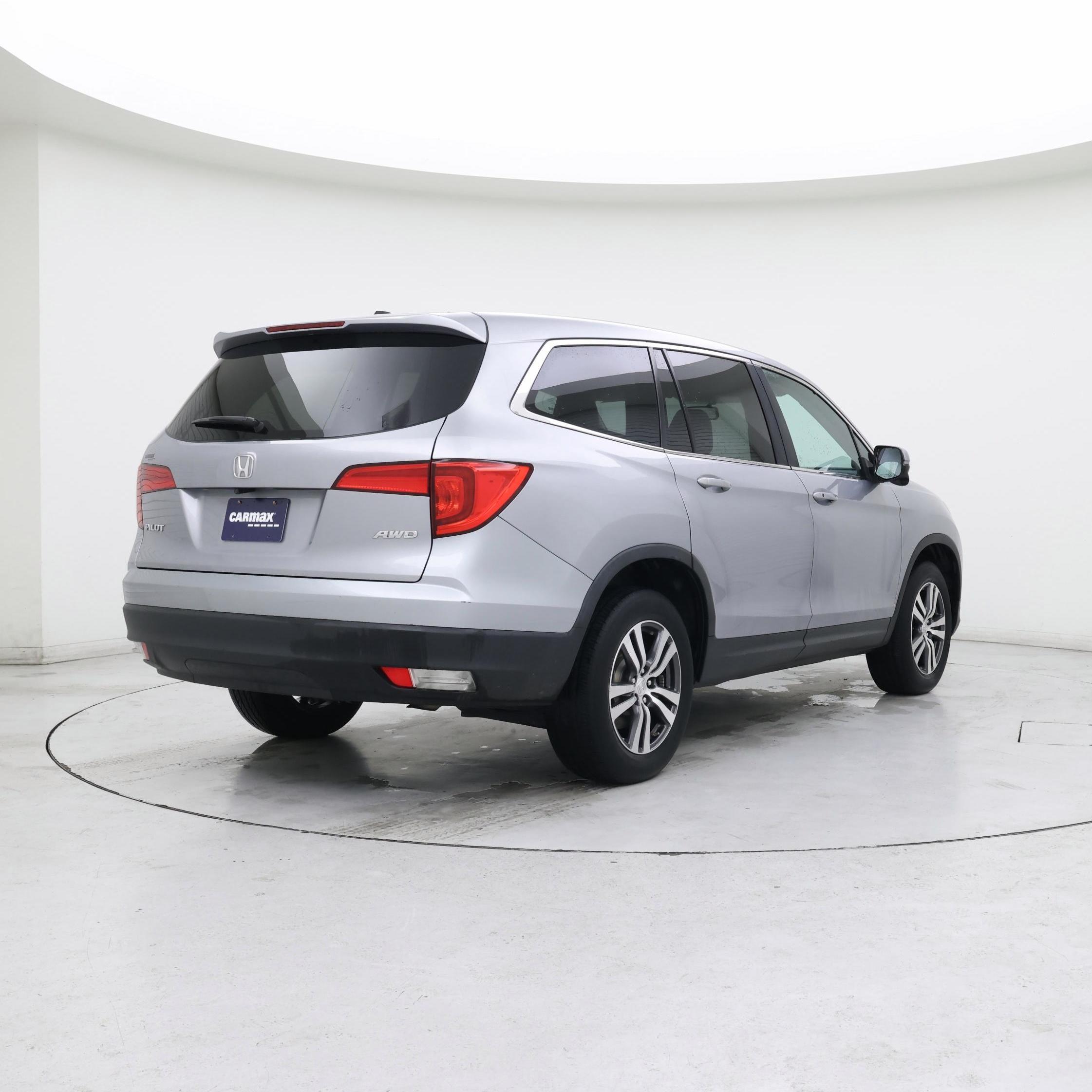 Thumbnail: 2017 Honda Pilot - 8