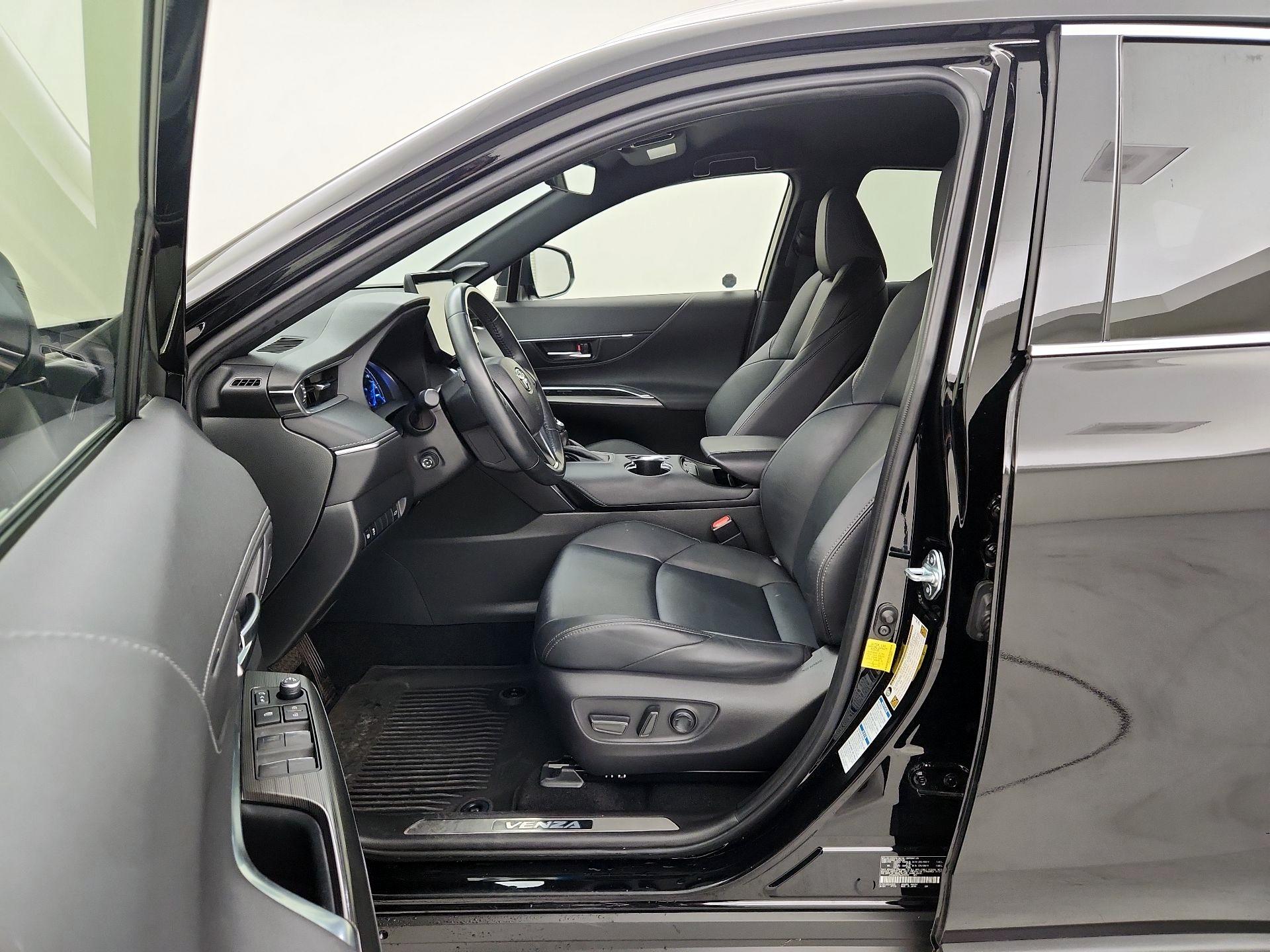 Thumbnail: 2022 Toyota Venza - 11