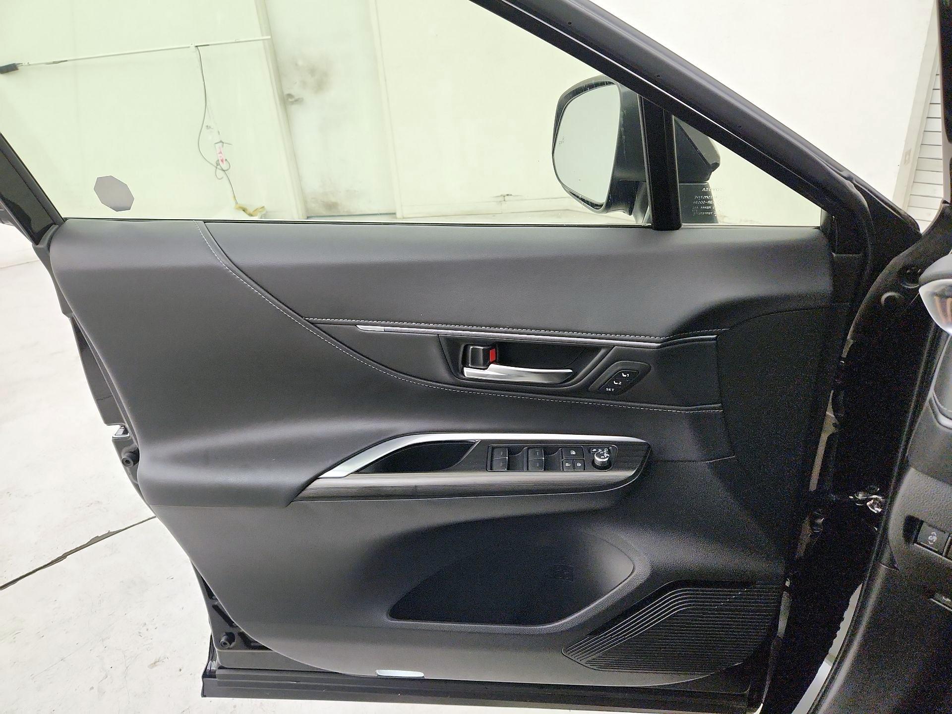 Thumbnail: 2022 Toyota Venza - 12