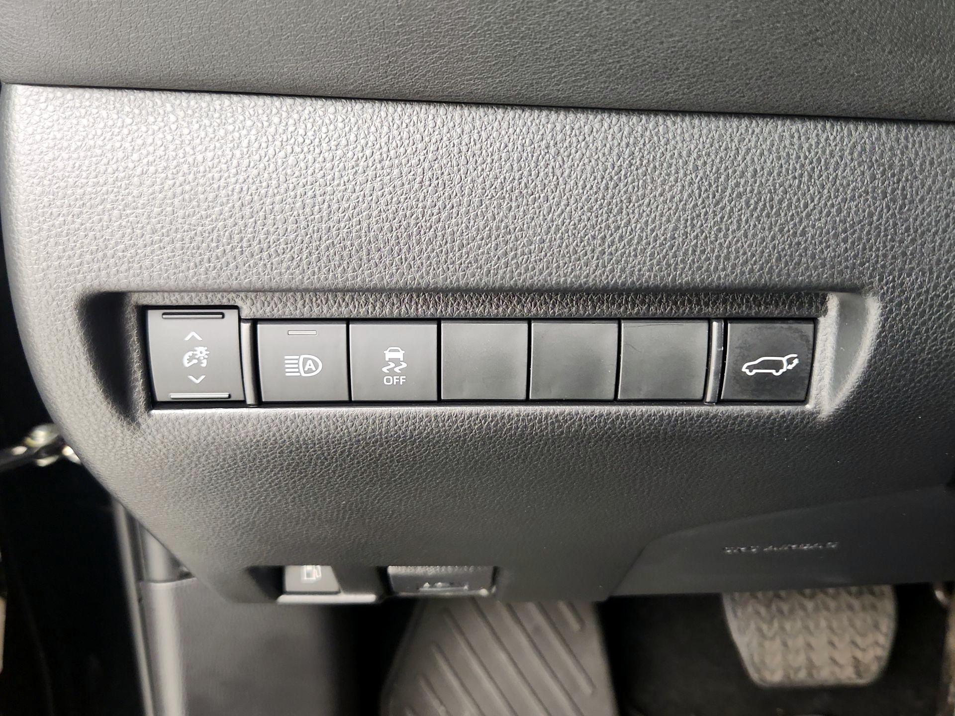 Thumbnail: 2022 Toyota Venza - 13