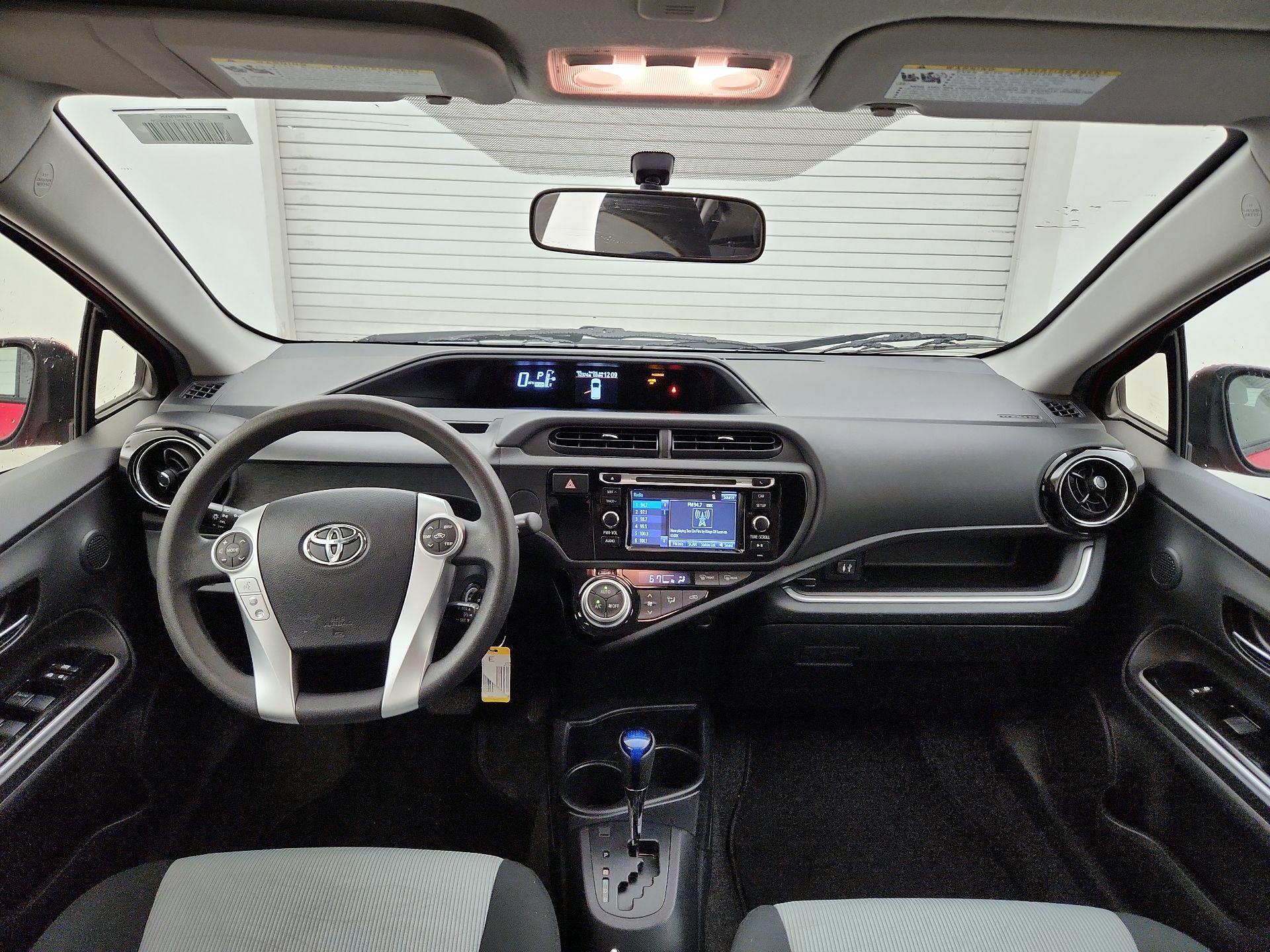 Thumbnail: 2015 Toyota Prius c - 9