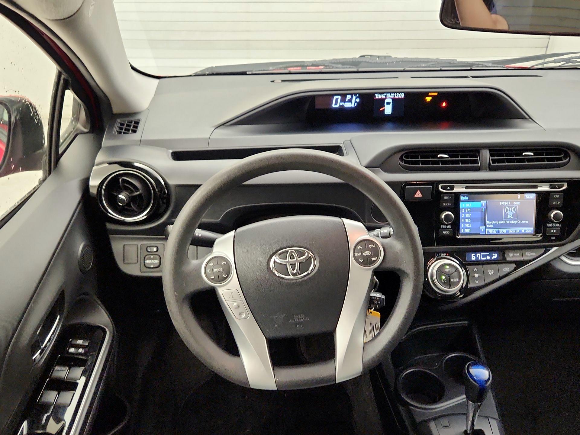 Thumbnail: 2015 Toyota Prius c - 10