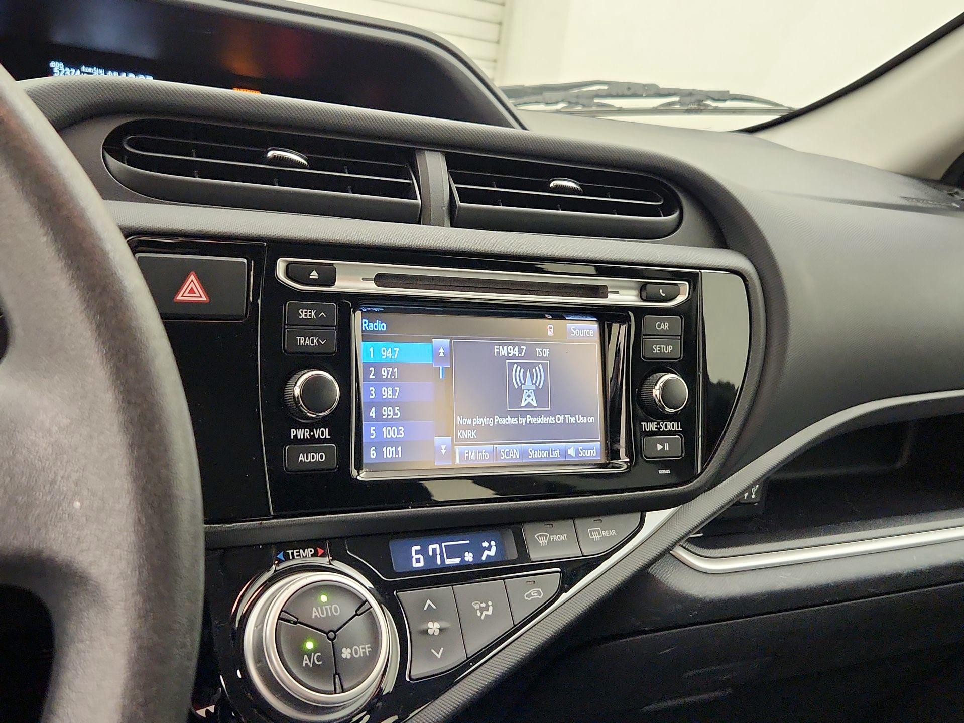 Thumbnail: 2015 Toyota Prius c - 15