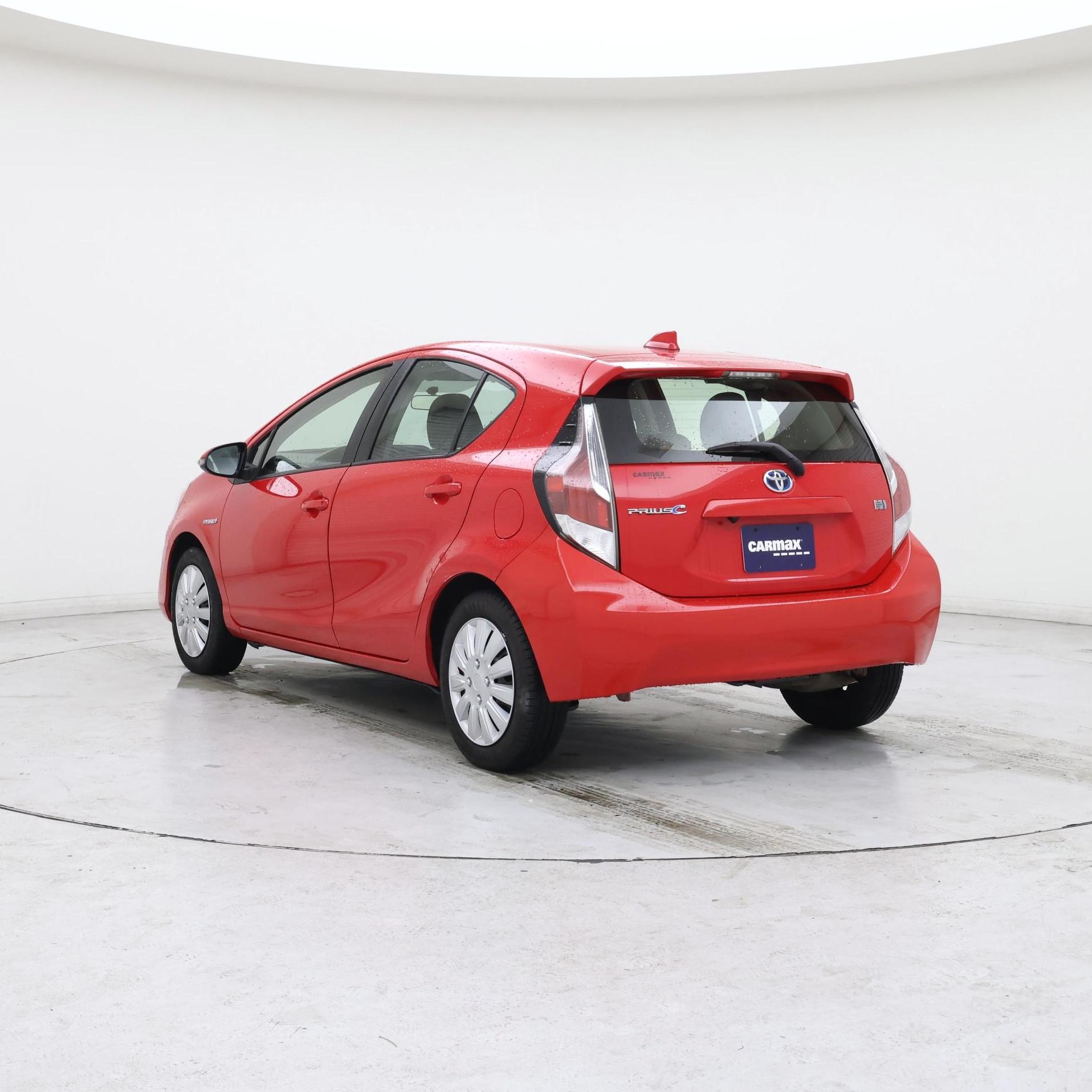 Thumbnail: 2015 Toyota Prius c - 2