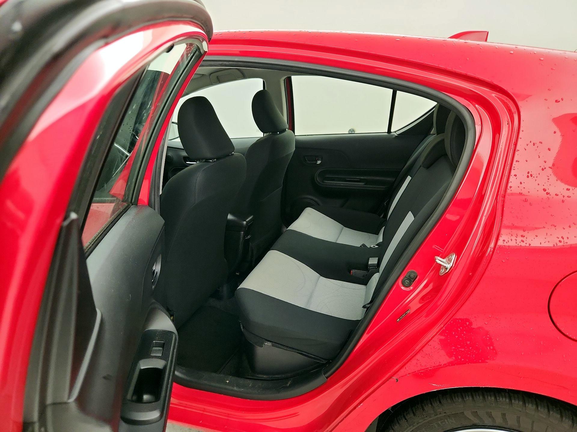 Thumbnail: 2015 Toyota Prius c - 19