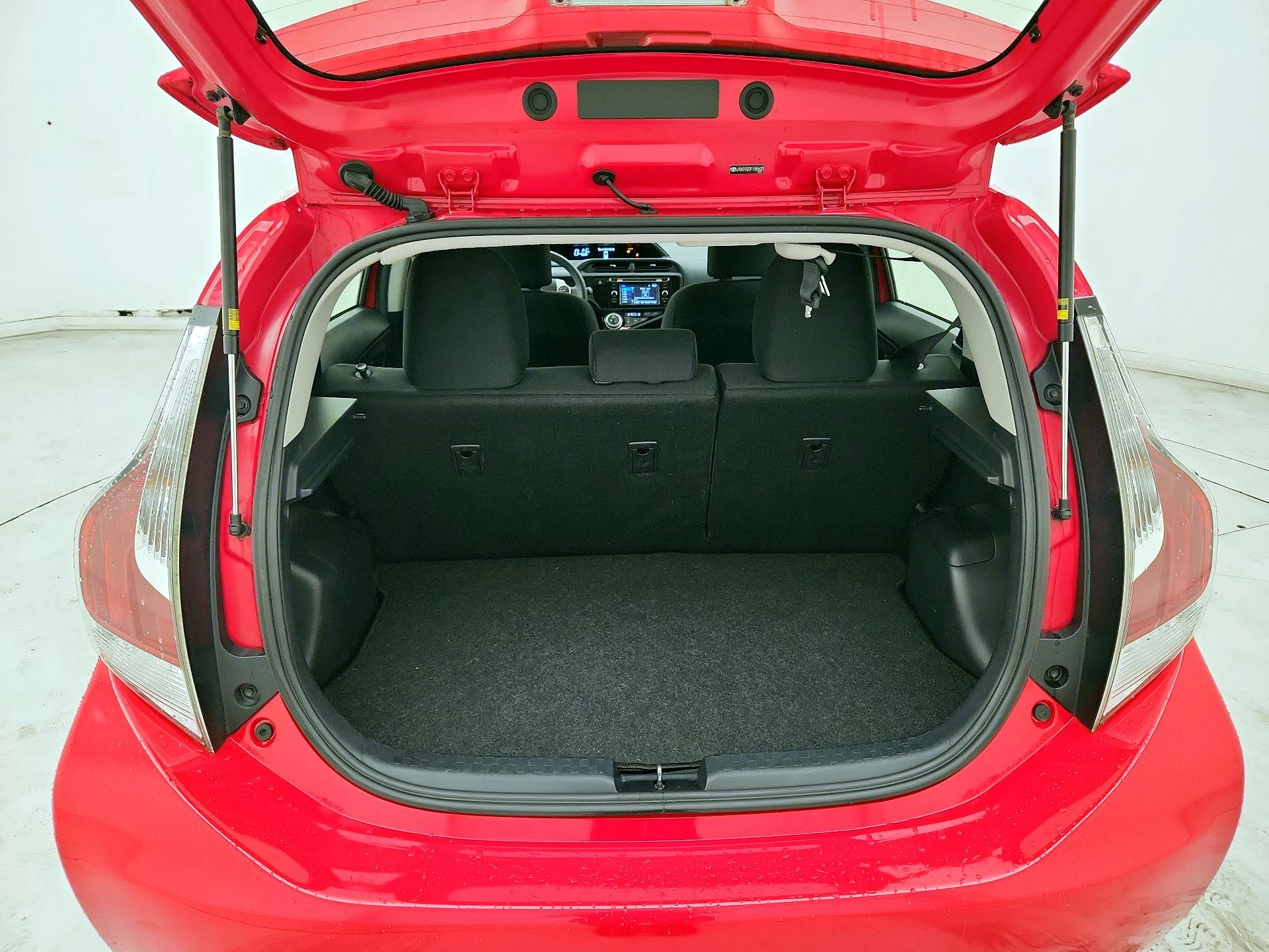 Thumbnail: 2015 Toyota Prius c - 20