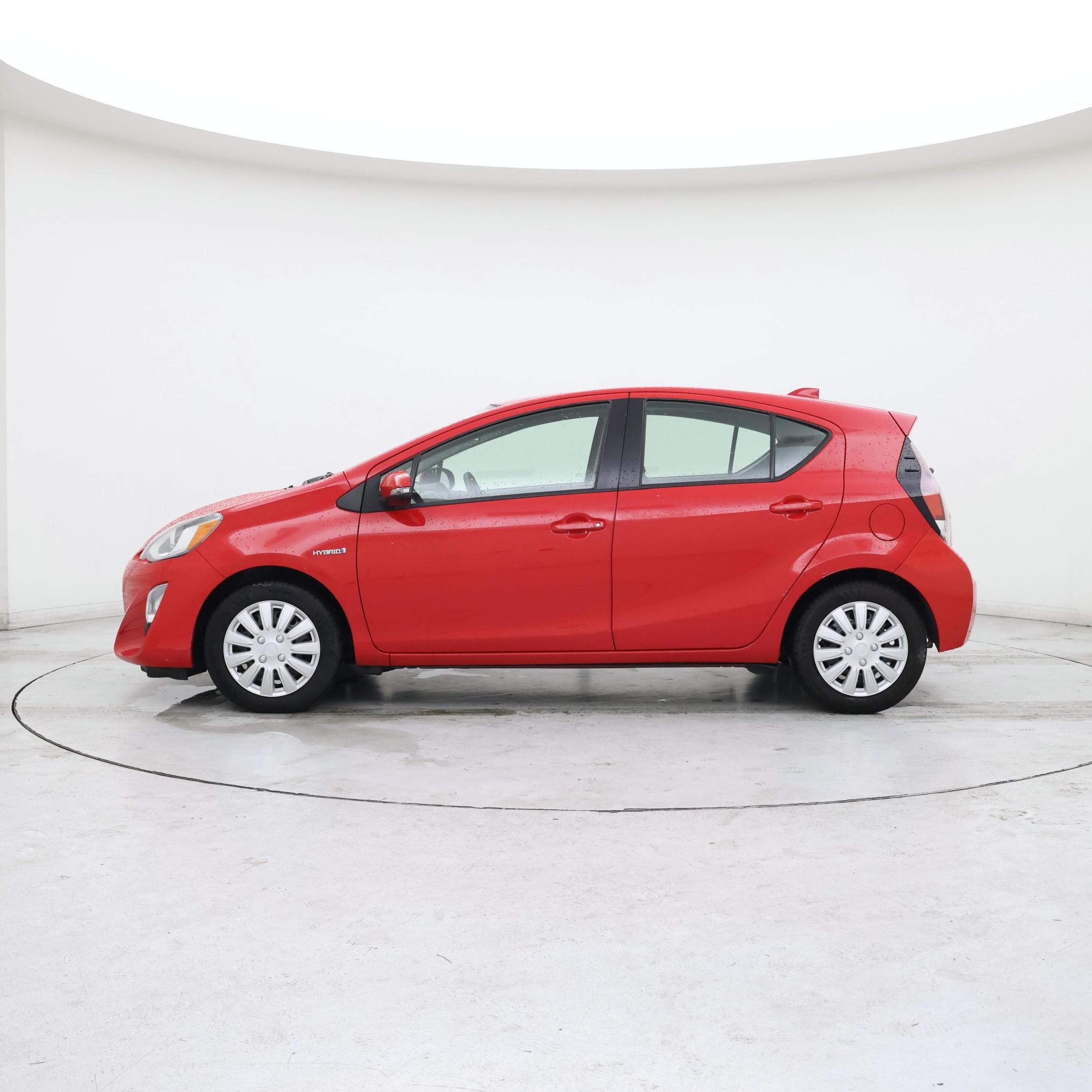 Thumbnail: 2015 Toyota Prius c - 3
