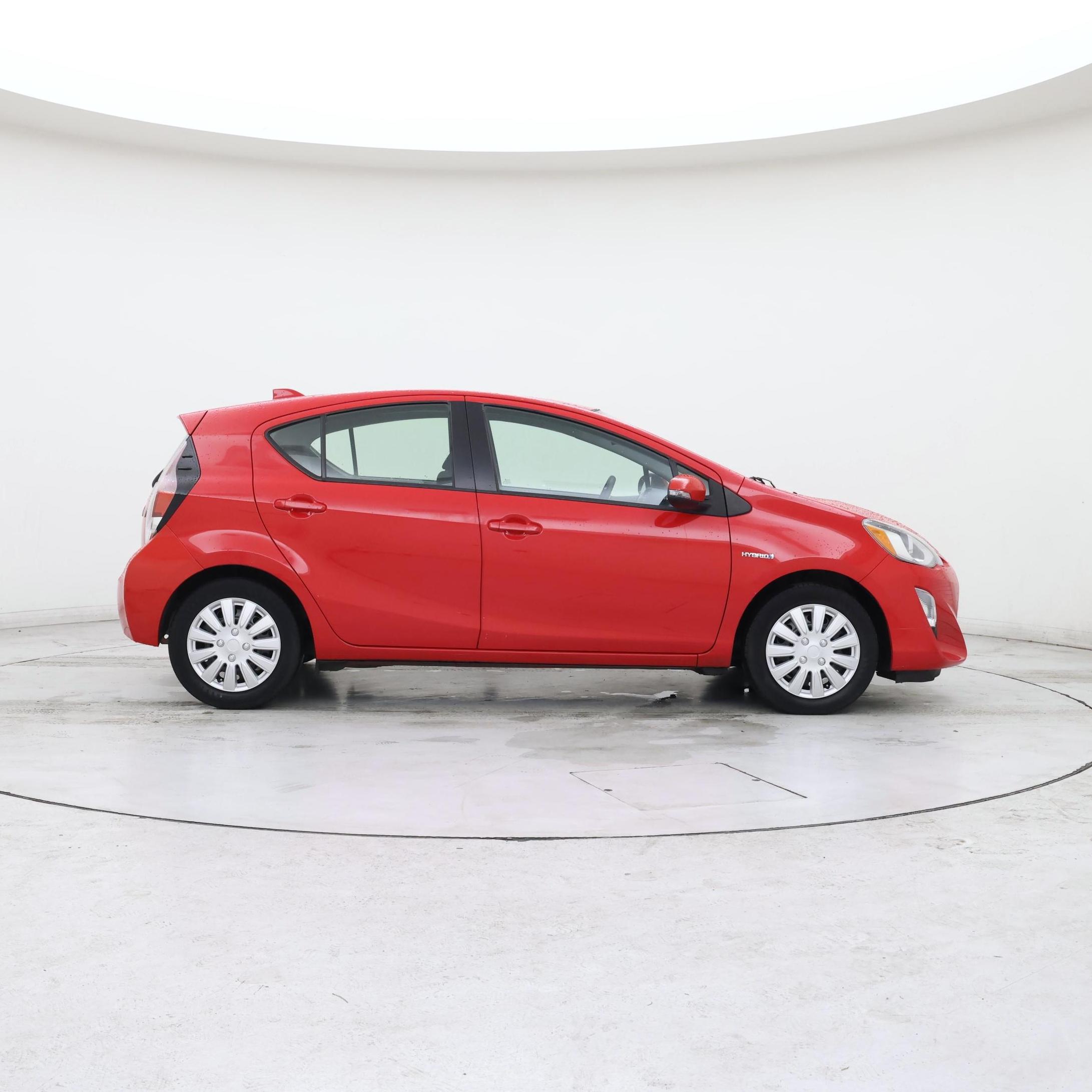 Thumbnail: 2015 Toyota Prius c - 7