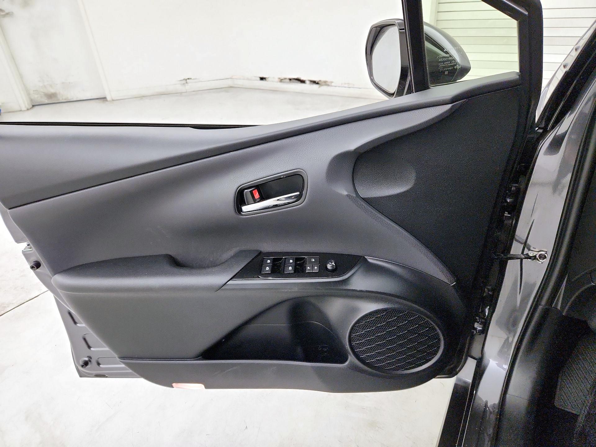 Thumbnail: 2018 Toyota Prius Prime - 12