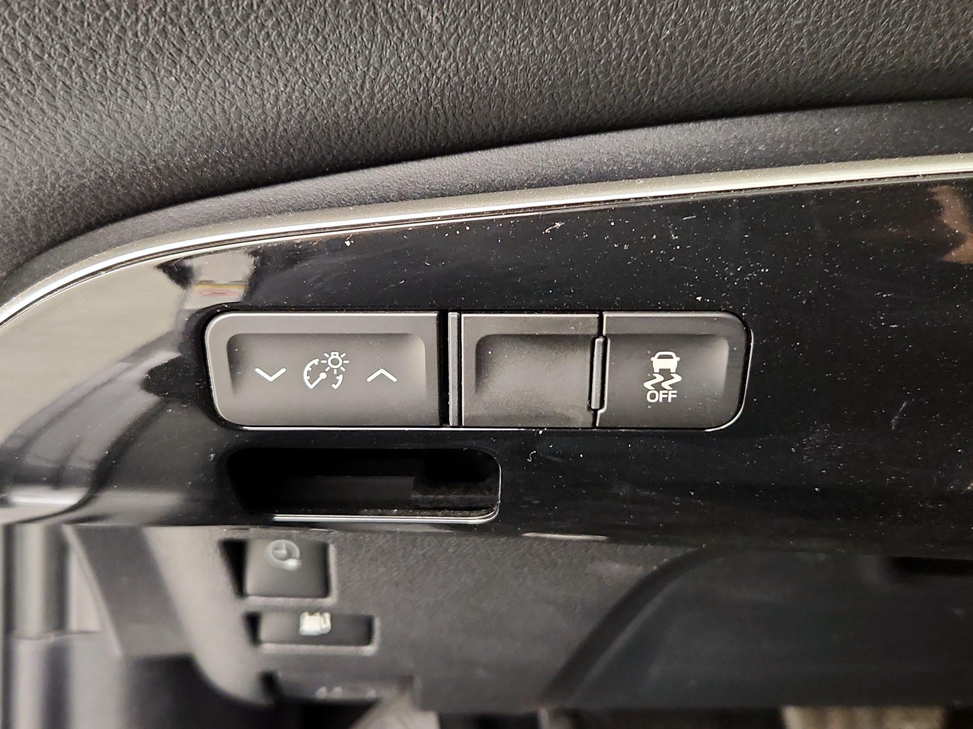 Thumbnail: 2018 Toyota Prius Prime - 13