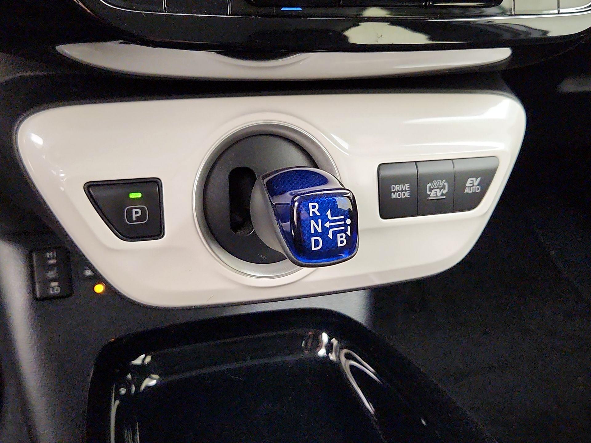 Thumbnail: 2018 Toyota Prius Prime - 18