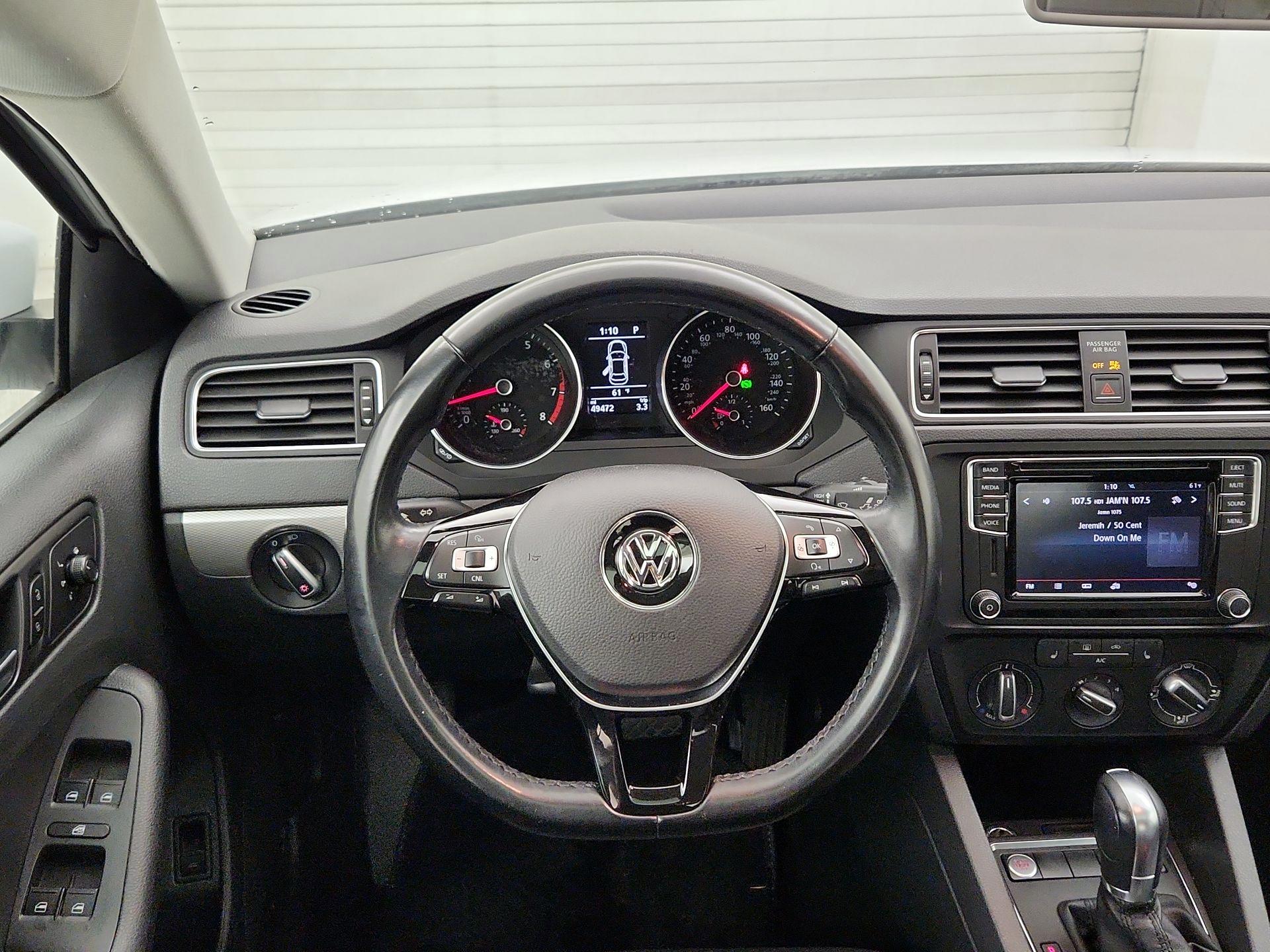 Thumbnail: 2017 Volkswagen Jetta - 10