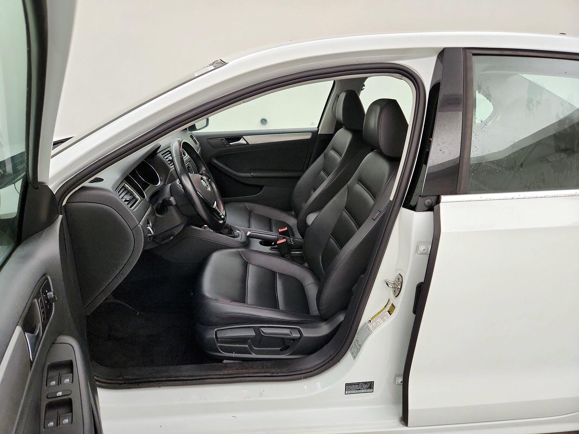 Thumbnail: 2017 Volkswagen Jetta - 11