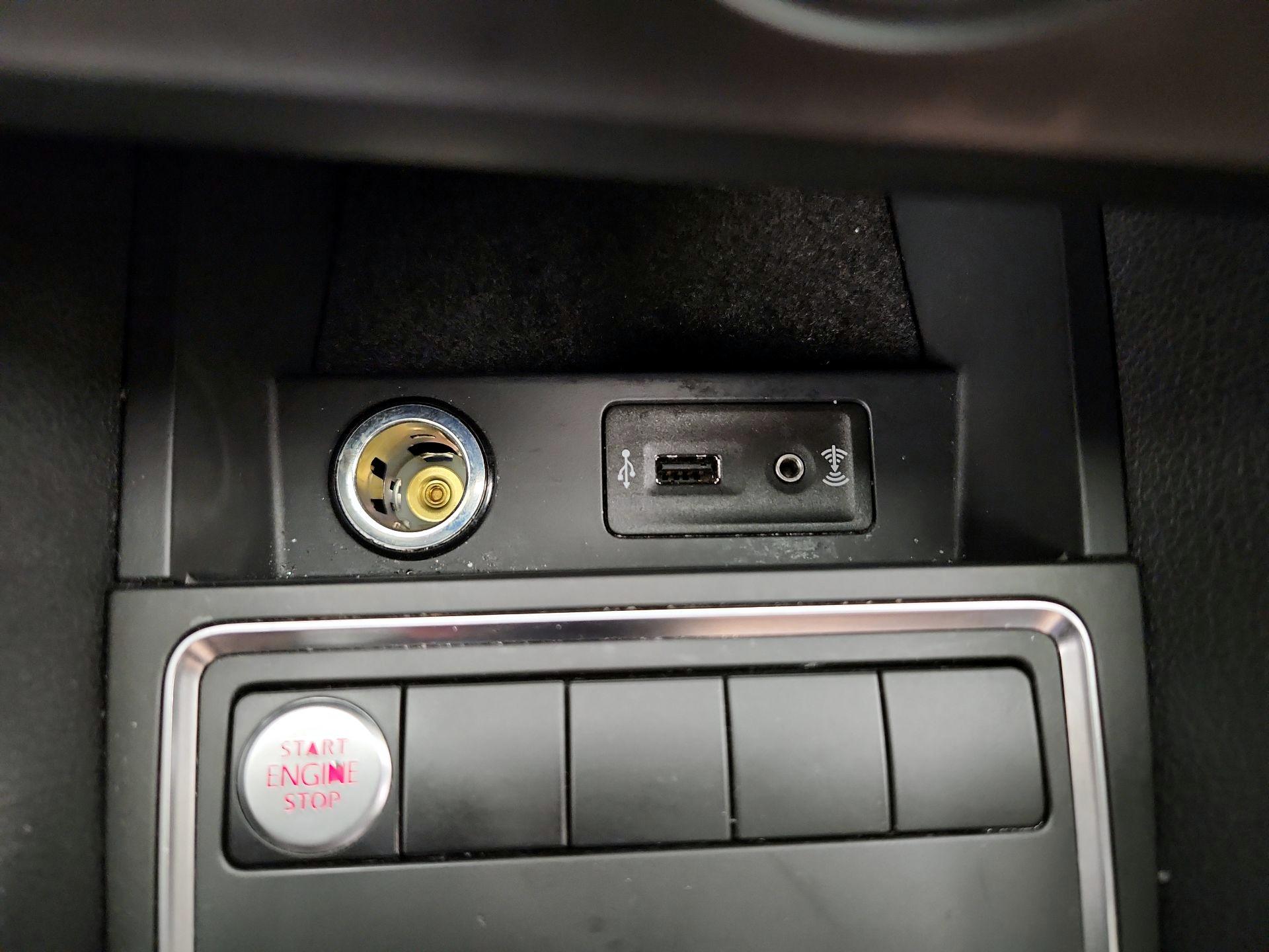 Thumbnail: 2017 Volkswagen Jetta - 18