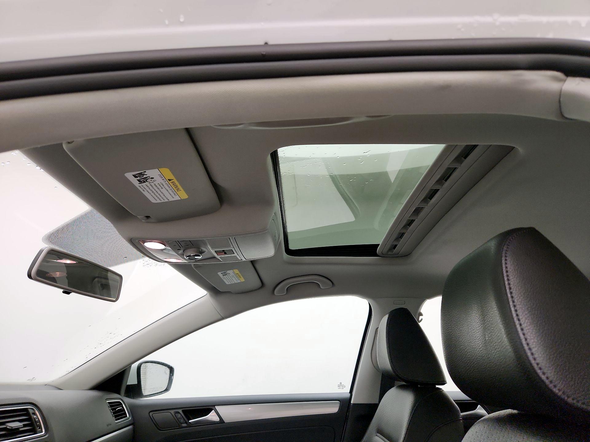 Thumbnail: 2017 Volkswagen Jetta - 19